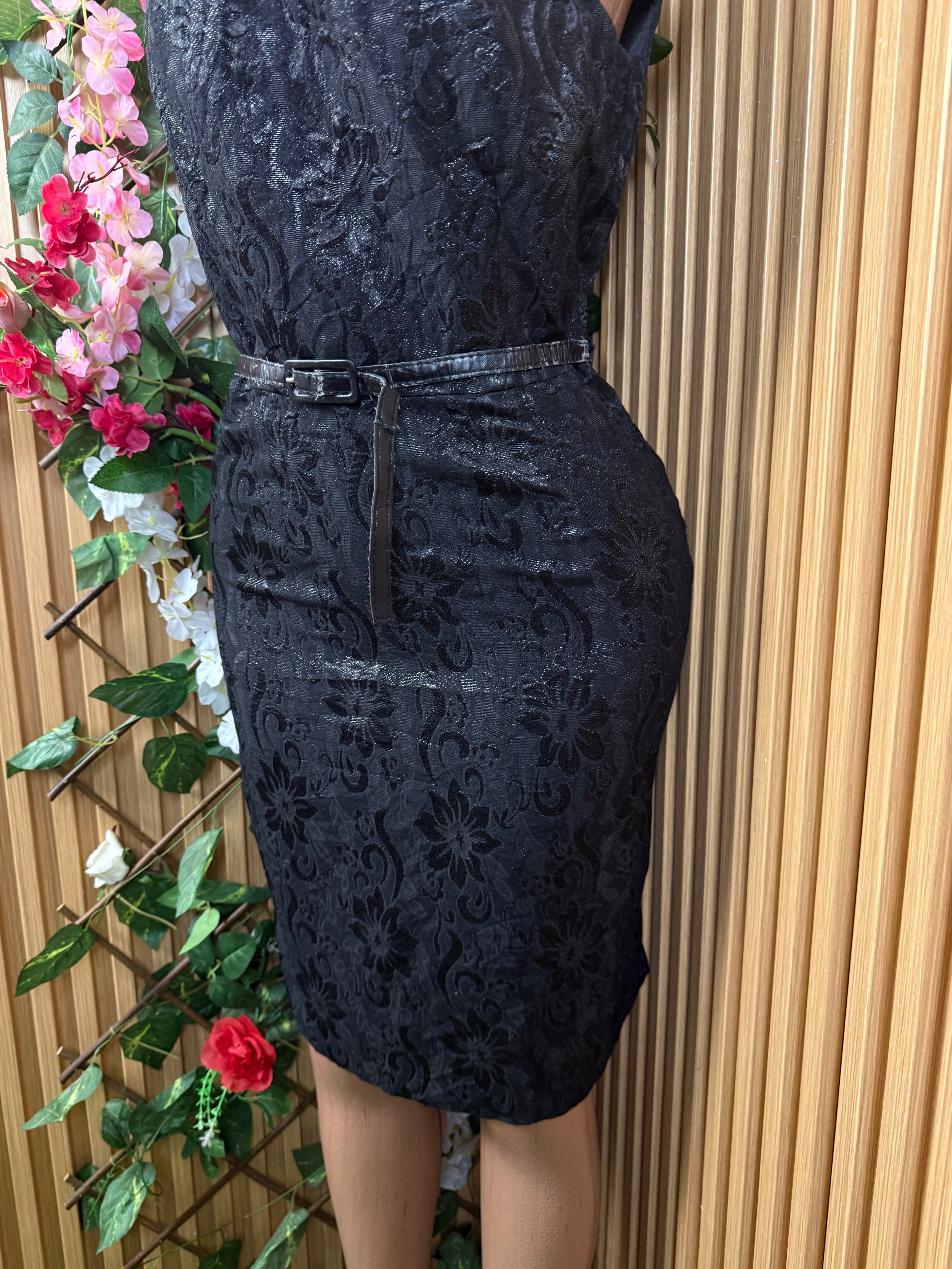 Robe moulante sans manches ceintrée - Perluna Store