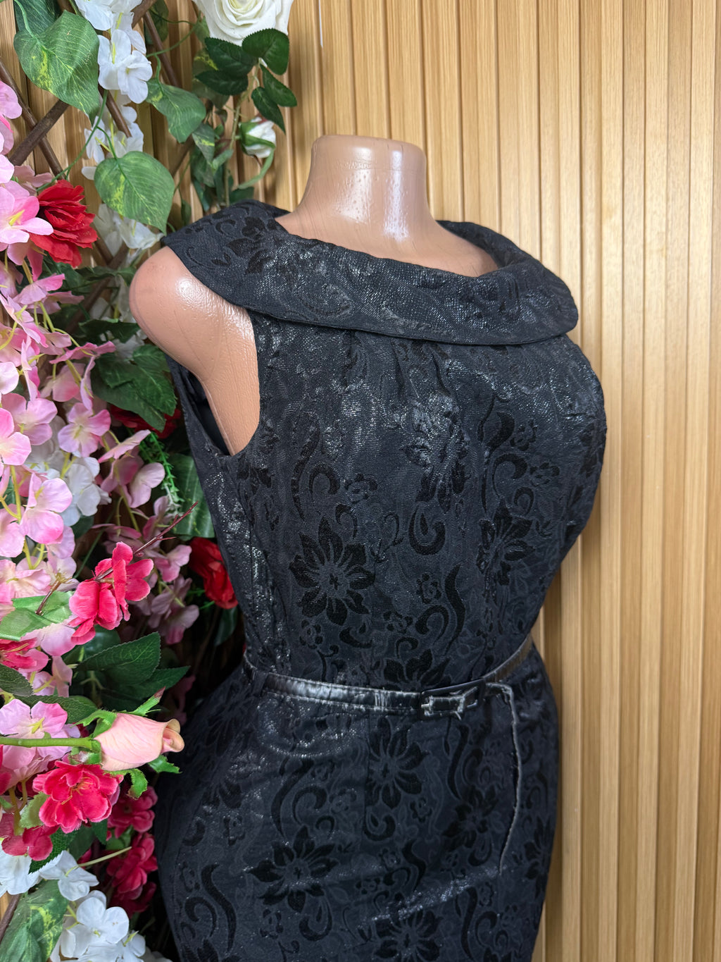 Robe moulante sans manches ceintrée - Perluna Store