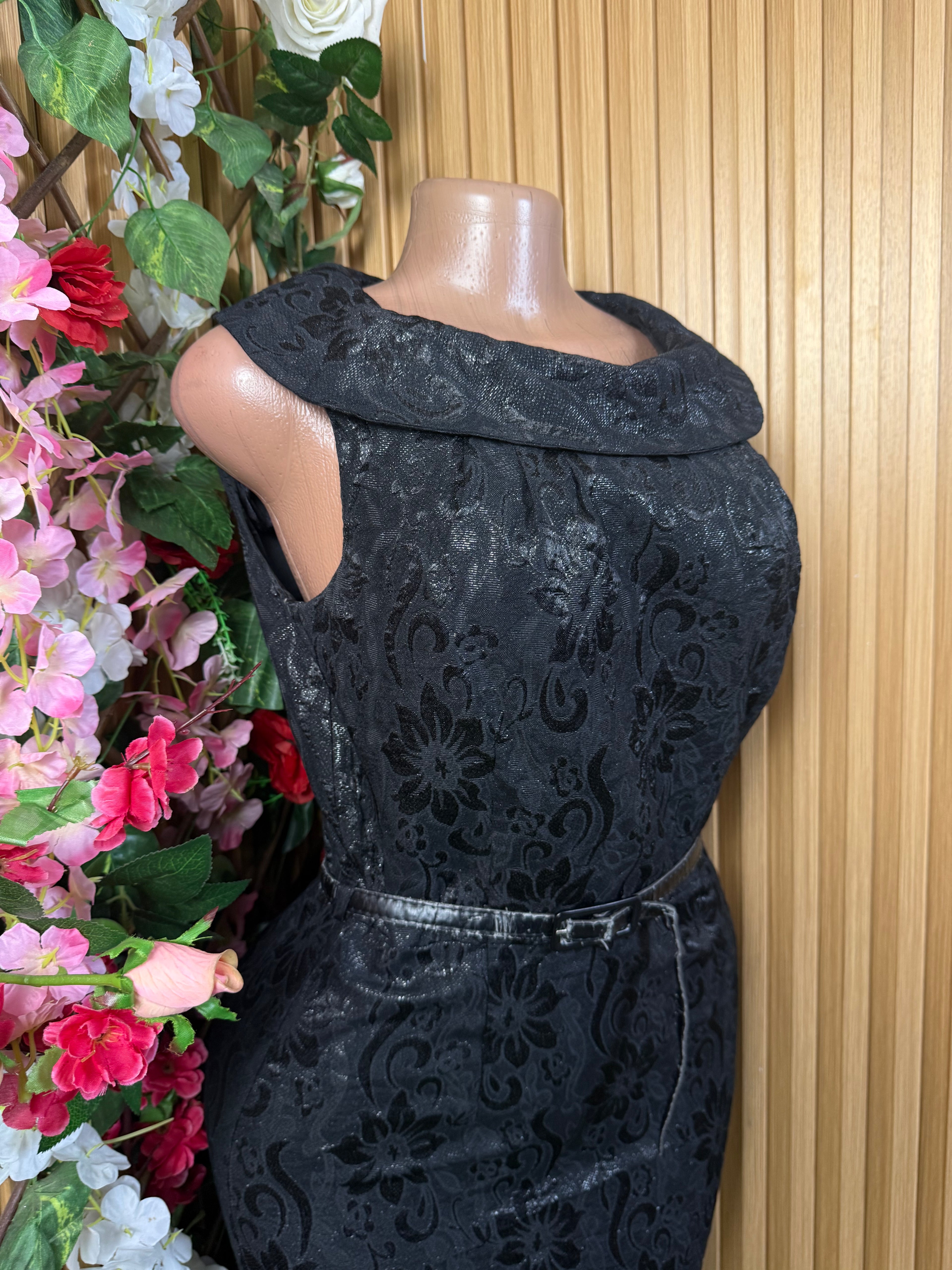 Robe moulante sans manches ceintrée - Perluna Store