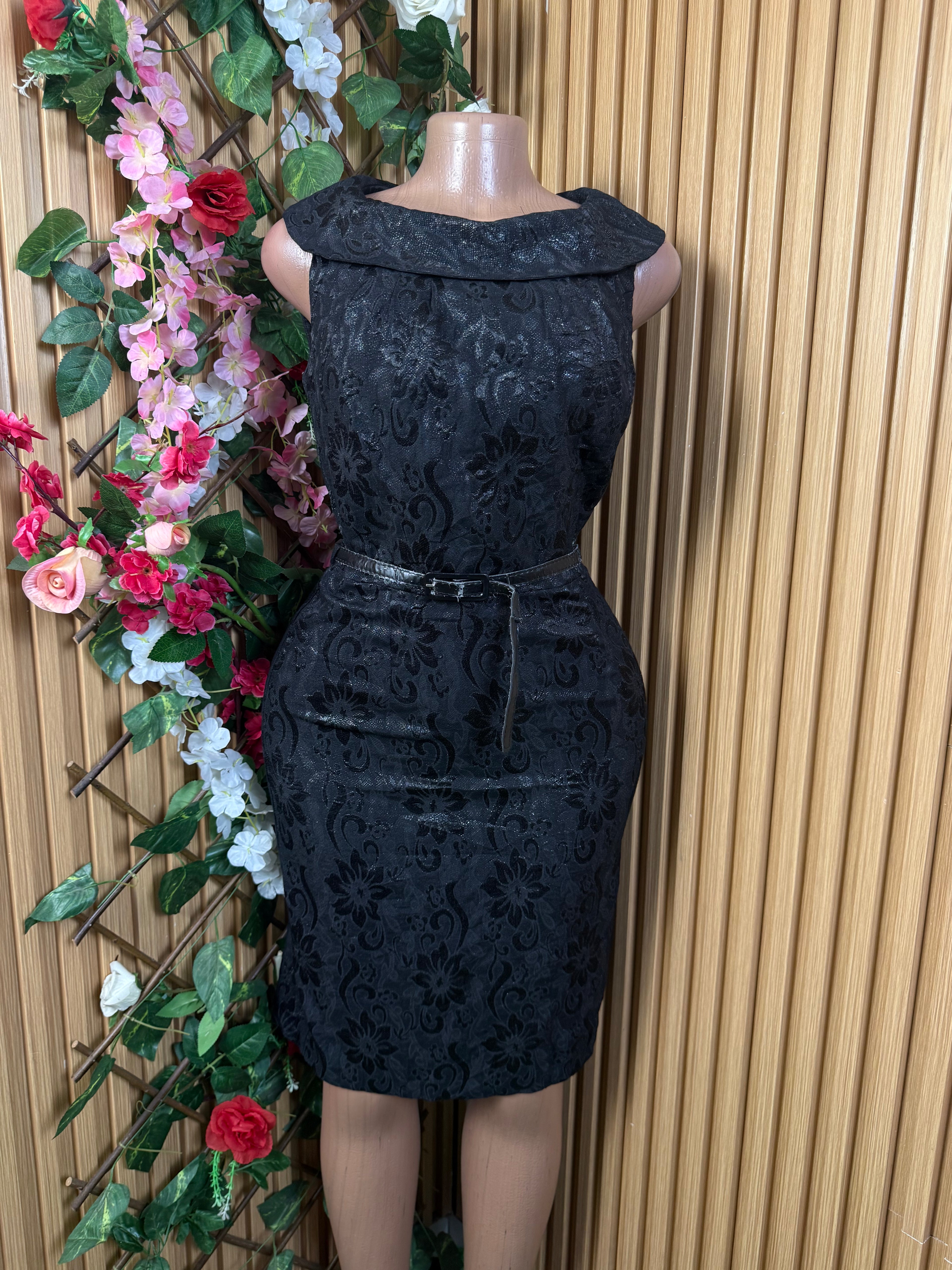 Robe moulante sans manches ceintrée - Perluna Store