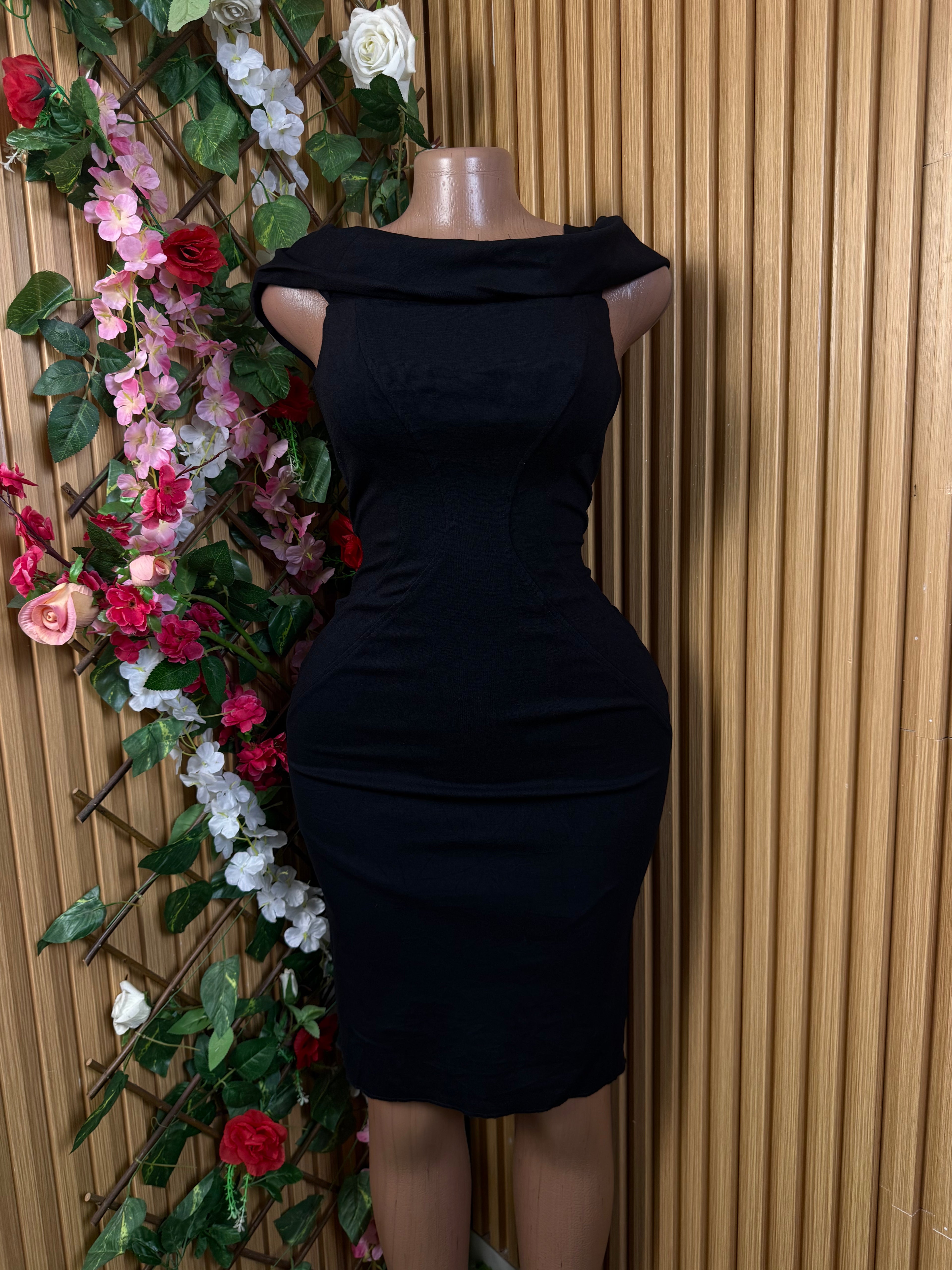 Robe moulante sans manches décolléctée - Perluna Store