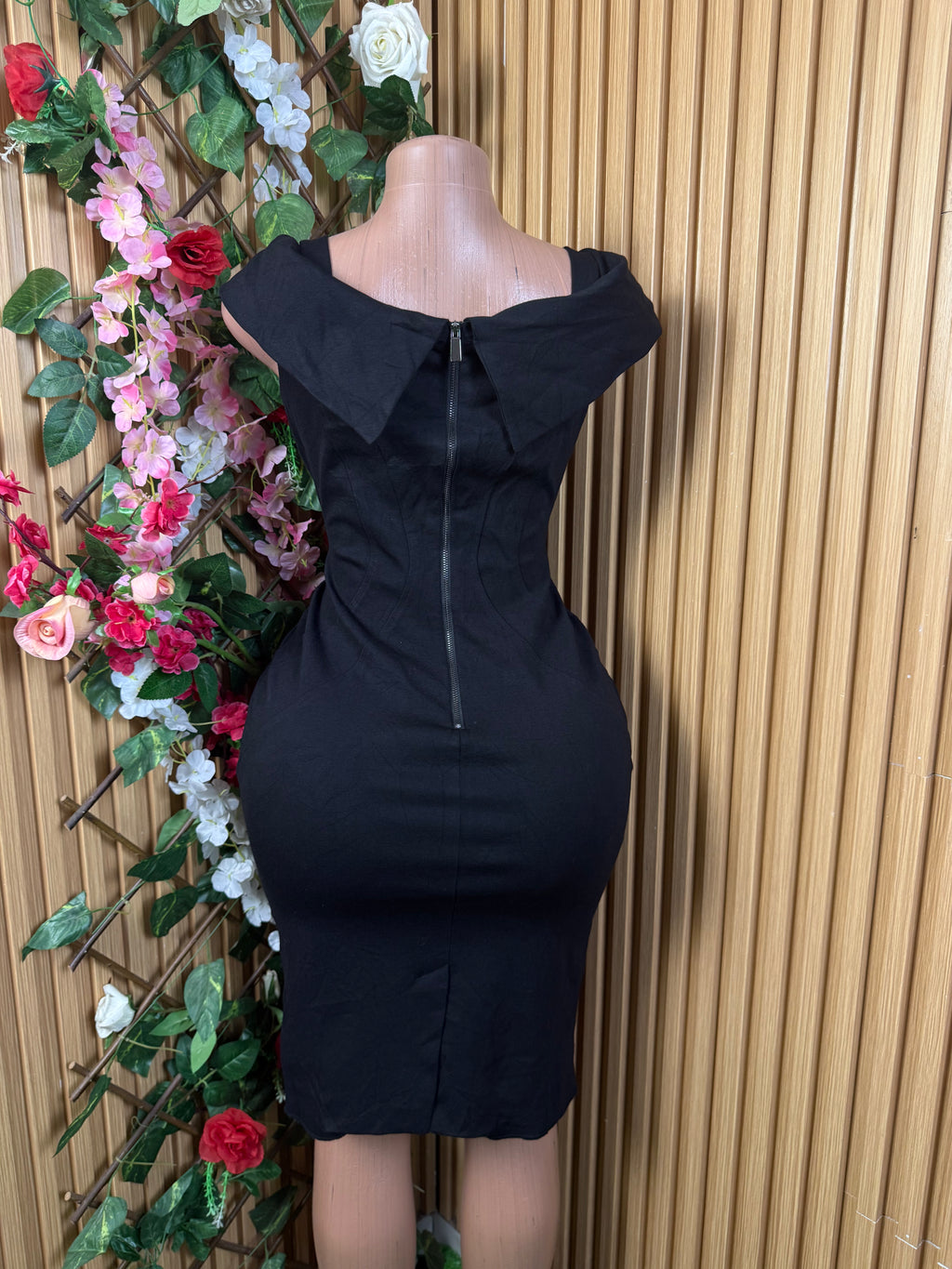Robe moulante sans manches décolléctée - Perluna Store