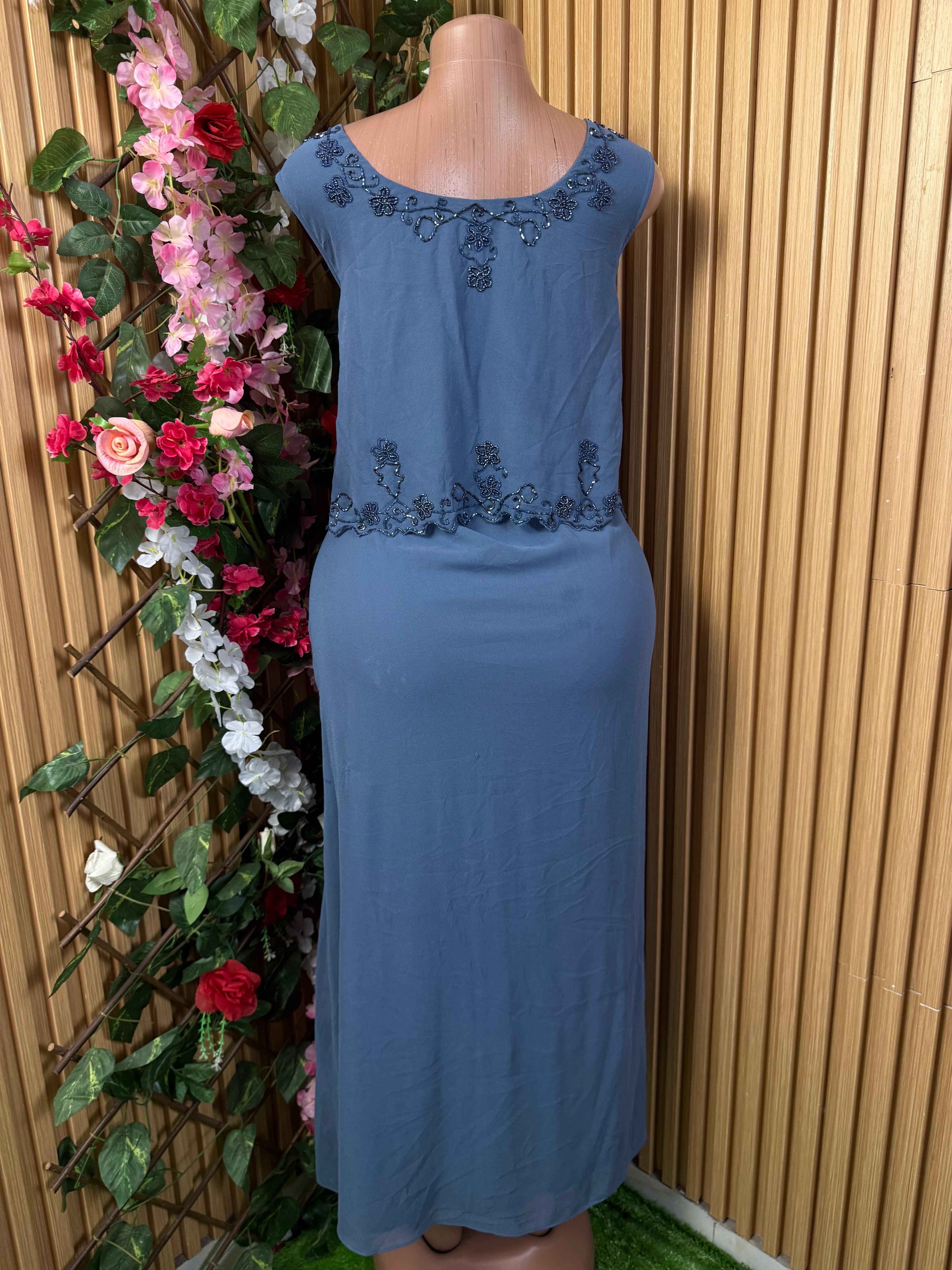 Robe droite sans manches décolléctée - Perluna Store