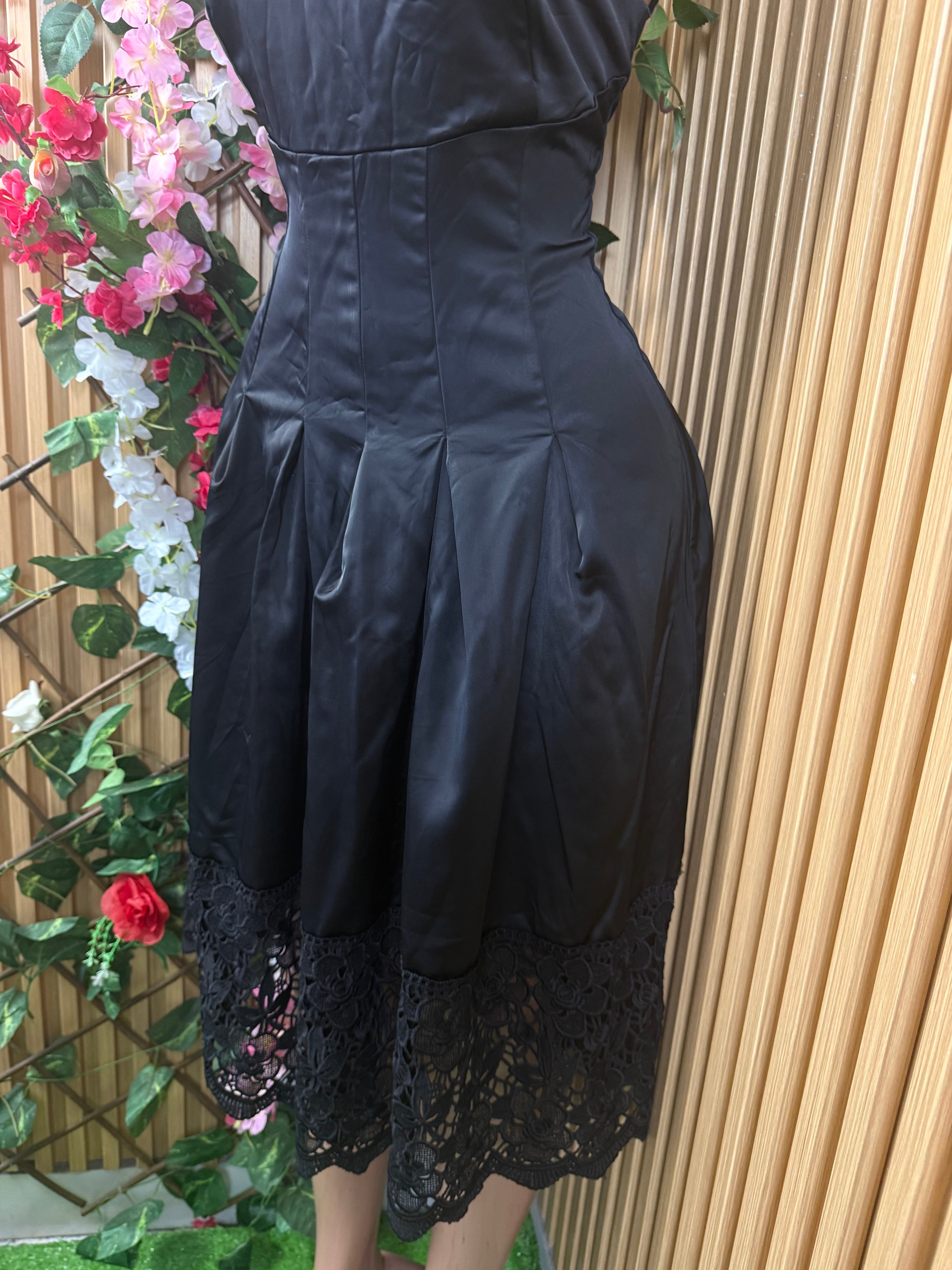 Robe évasée sans manches décolletéé - Perluna Store