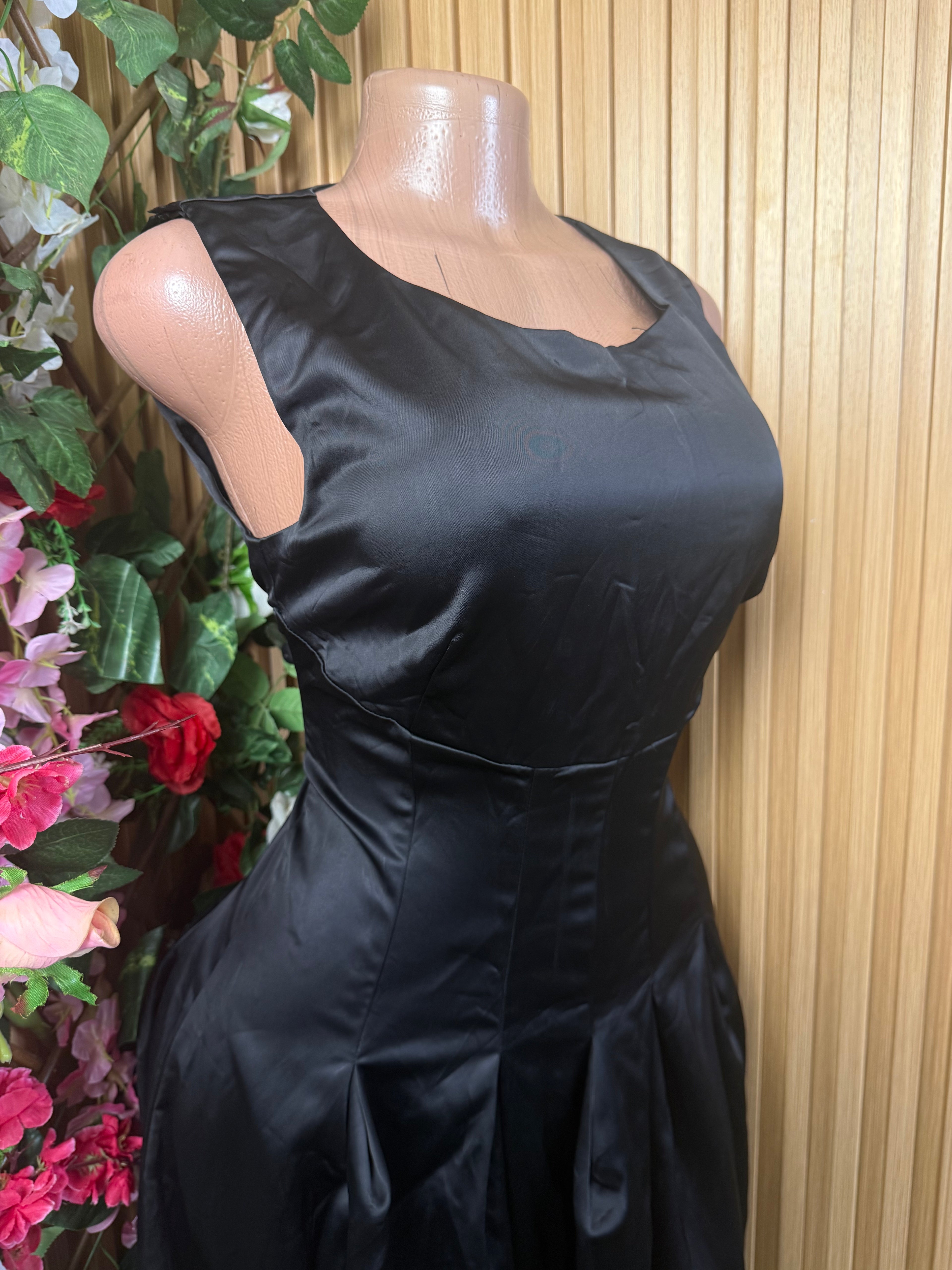 Robe évasée sans manches décolletéé - Perluna Store