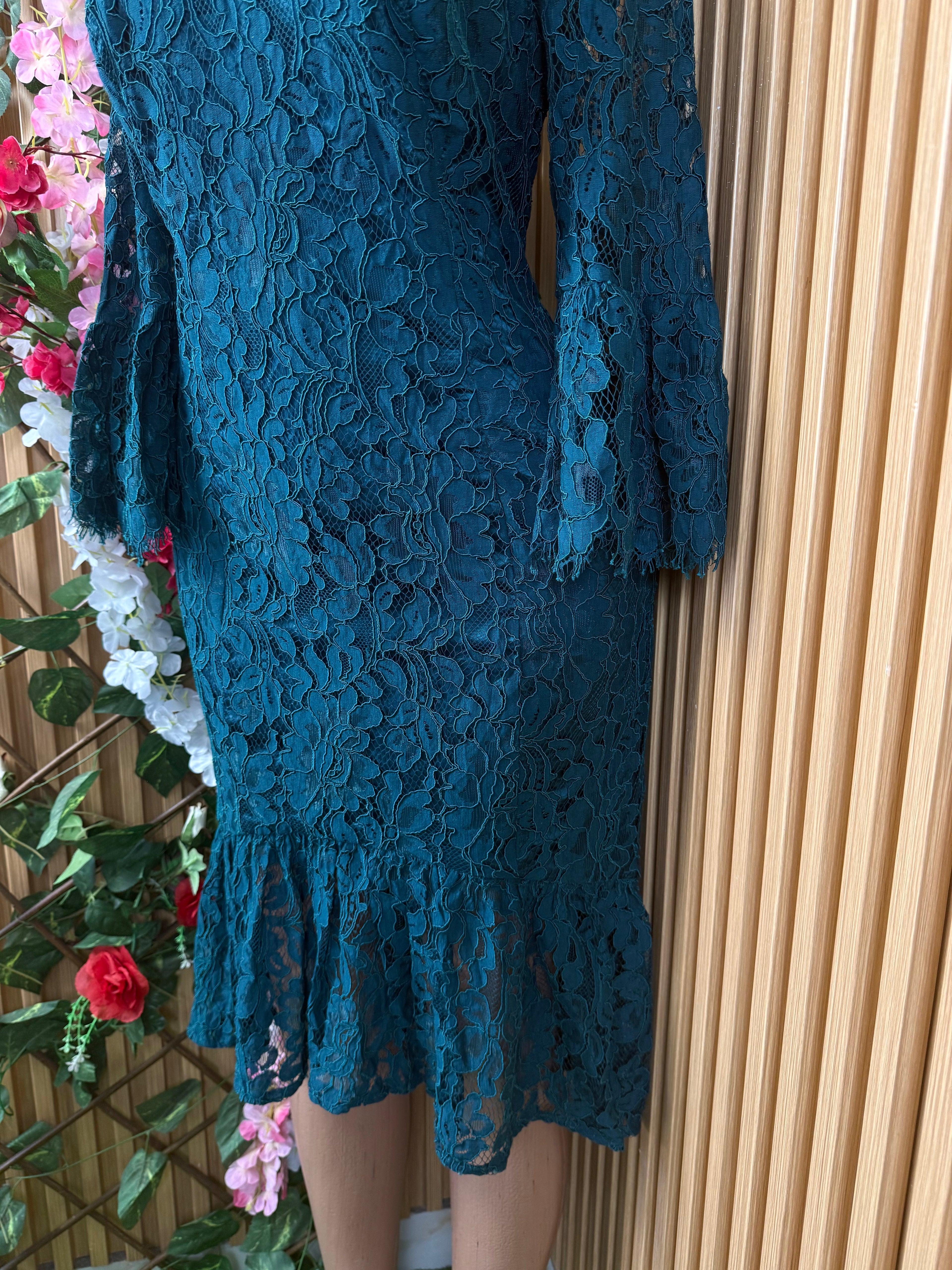 Robe évasée manches longues décollectée - Perluna Store