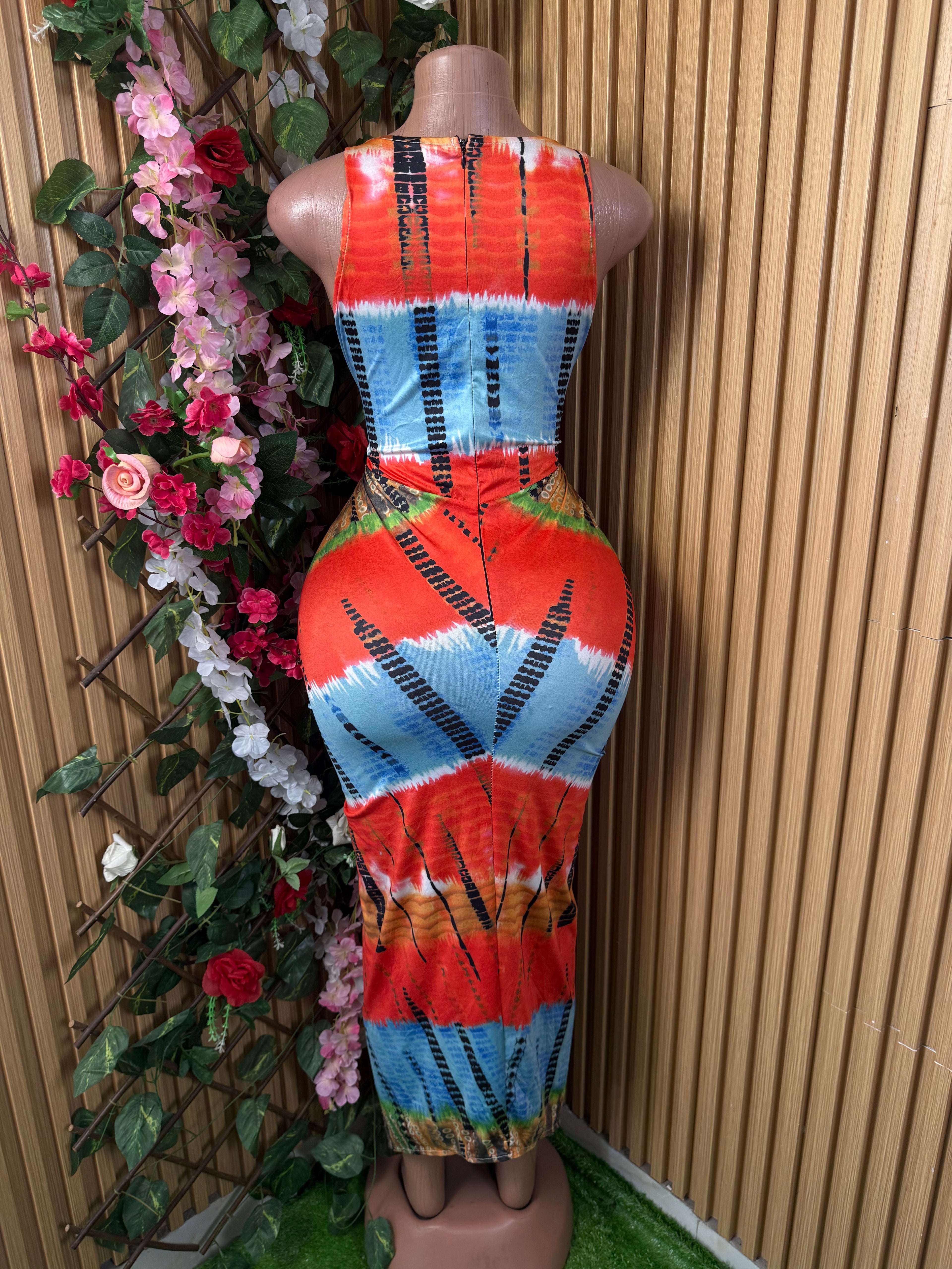 Robe moulante à fines bretelles décollectée - Perluna Store