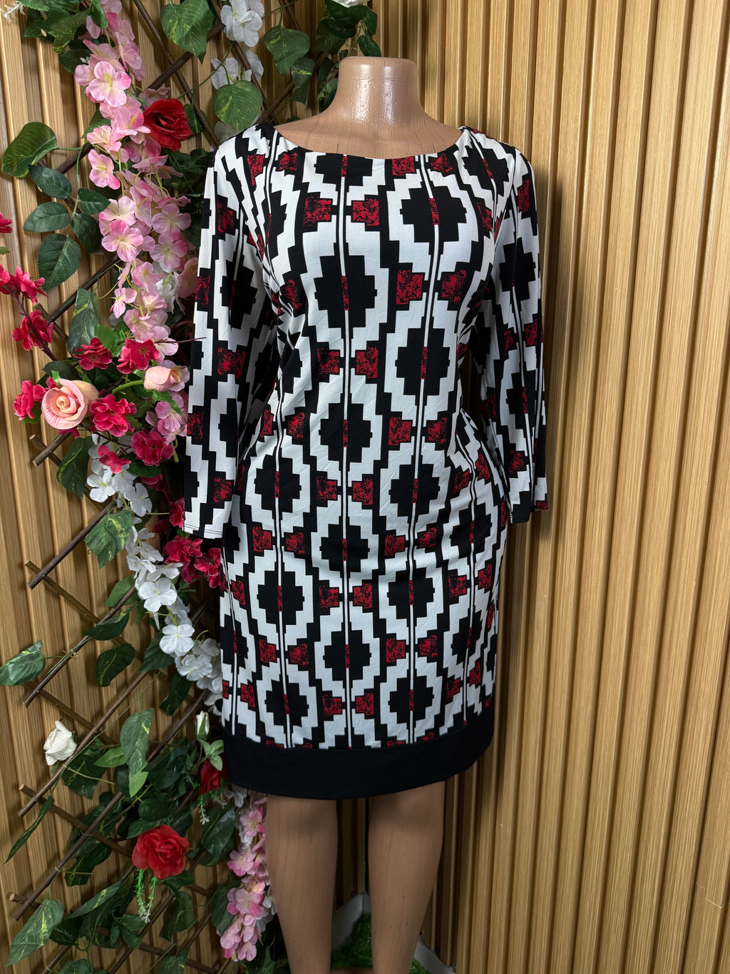 Robe droite slim manches longues décolletée - Perluna Store