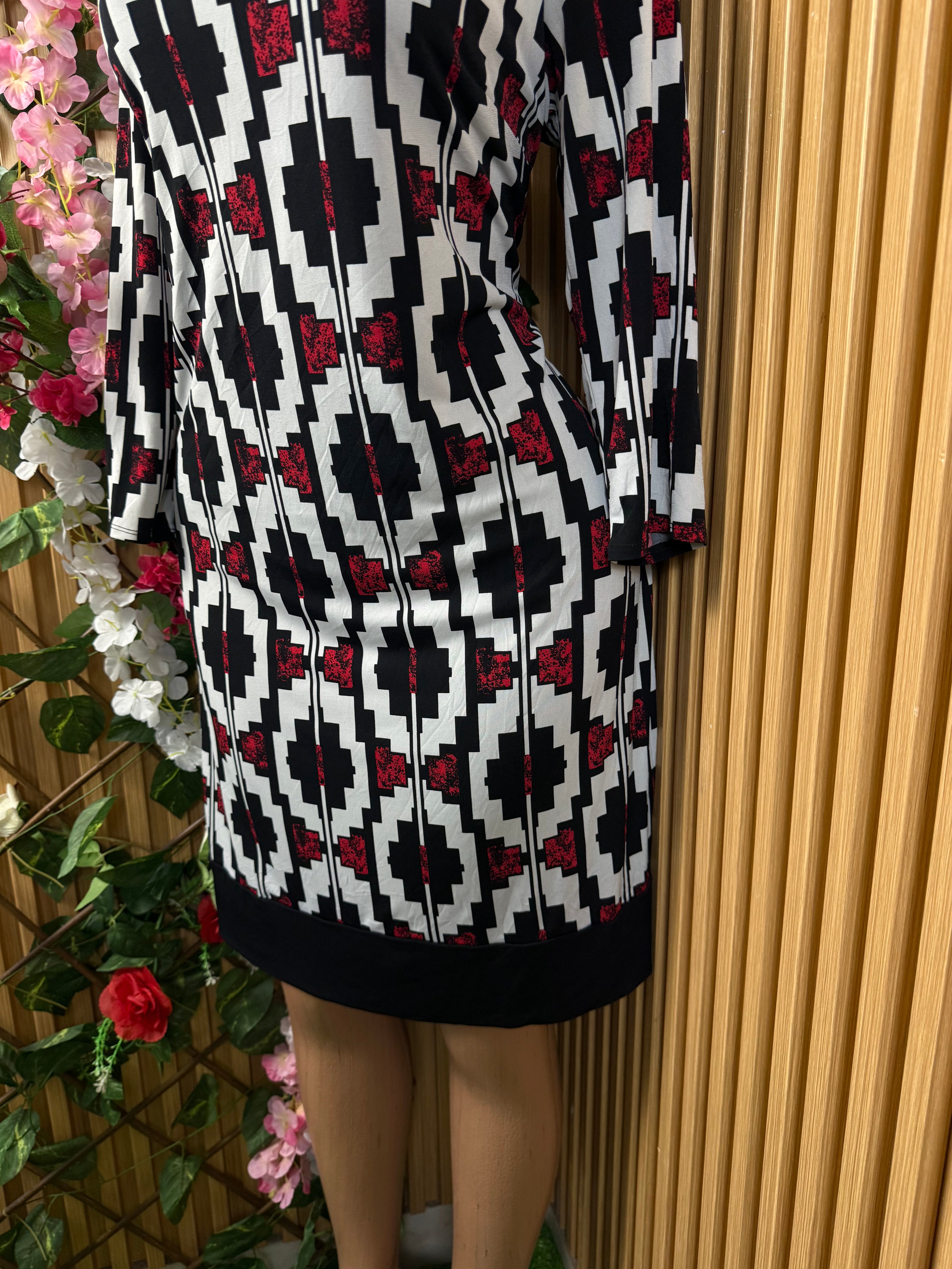 Robe droite slim manches longues décolletée - Perluna Store