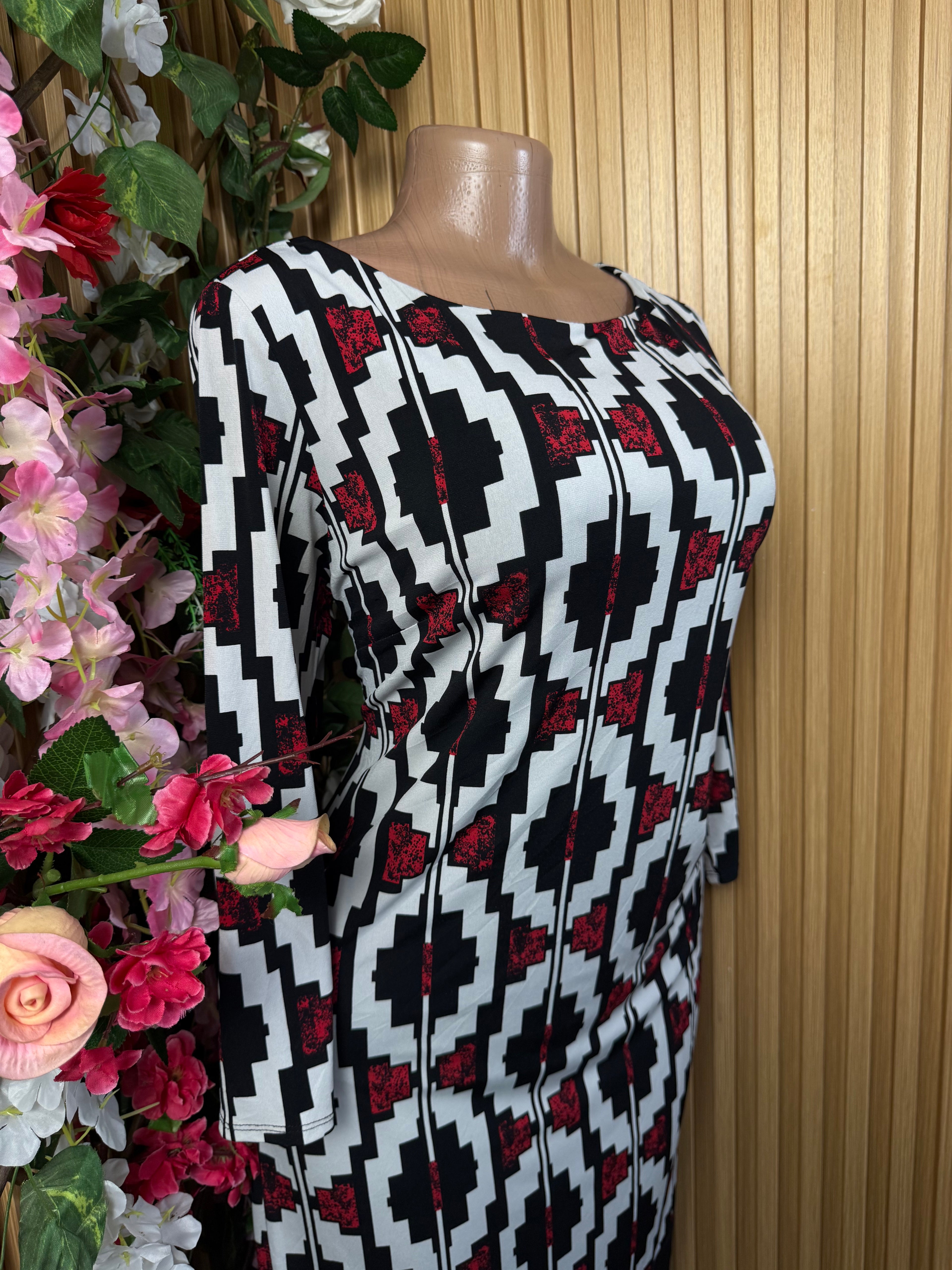 Robe droite slim manches longues décolletée - Perluna Store