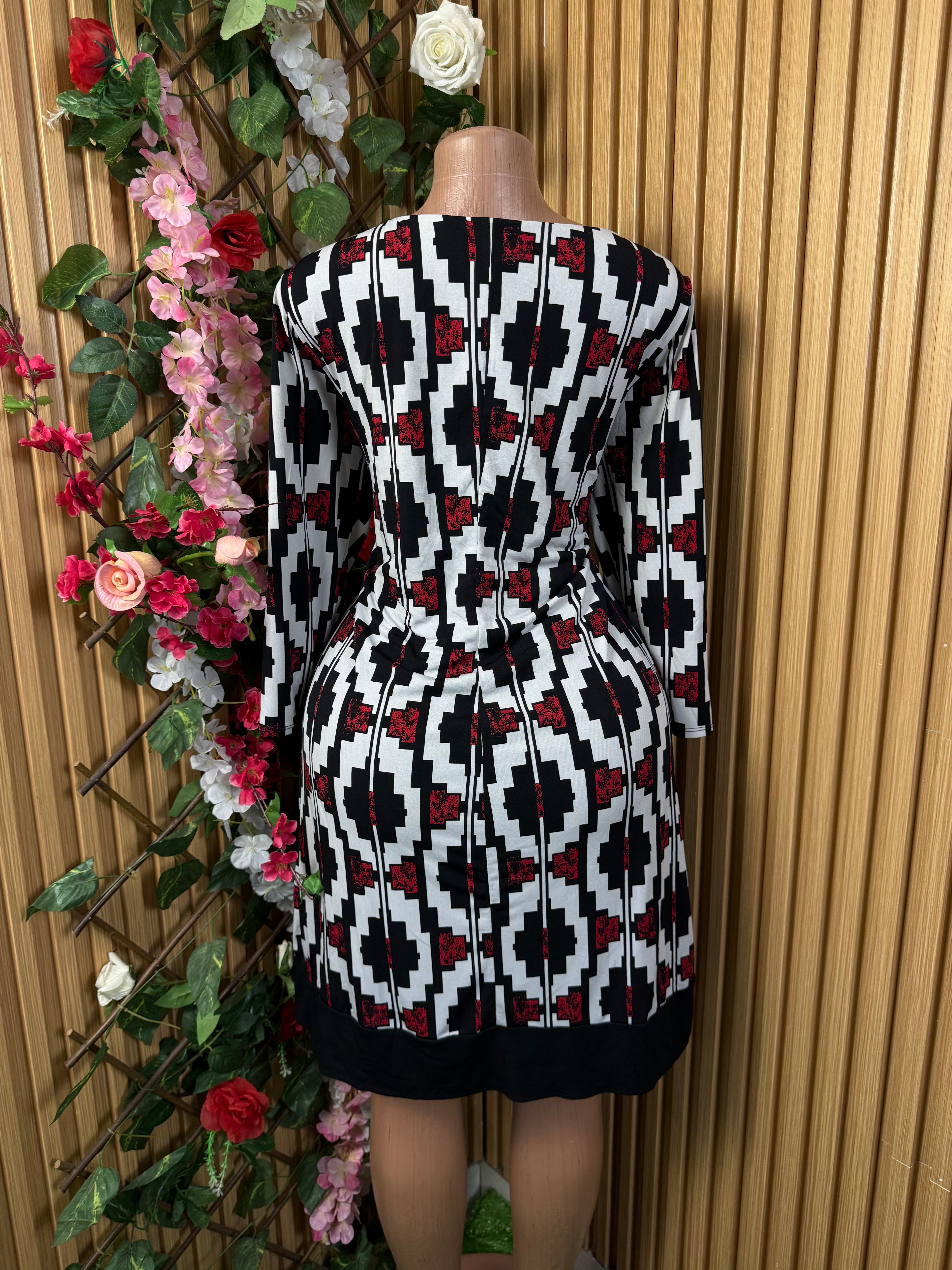 Robe droite slim manches longues décolletée - Perluna Store