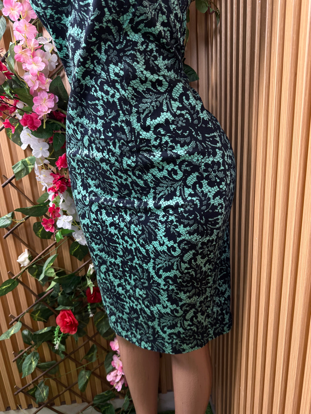 Robe moulante à fines bretelles décollectée col carré - Perluna Store