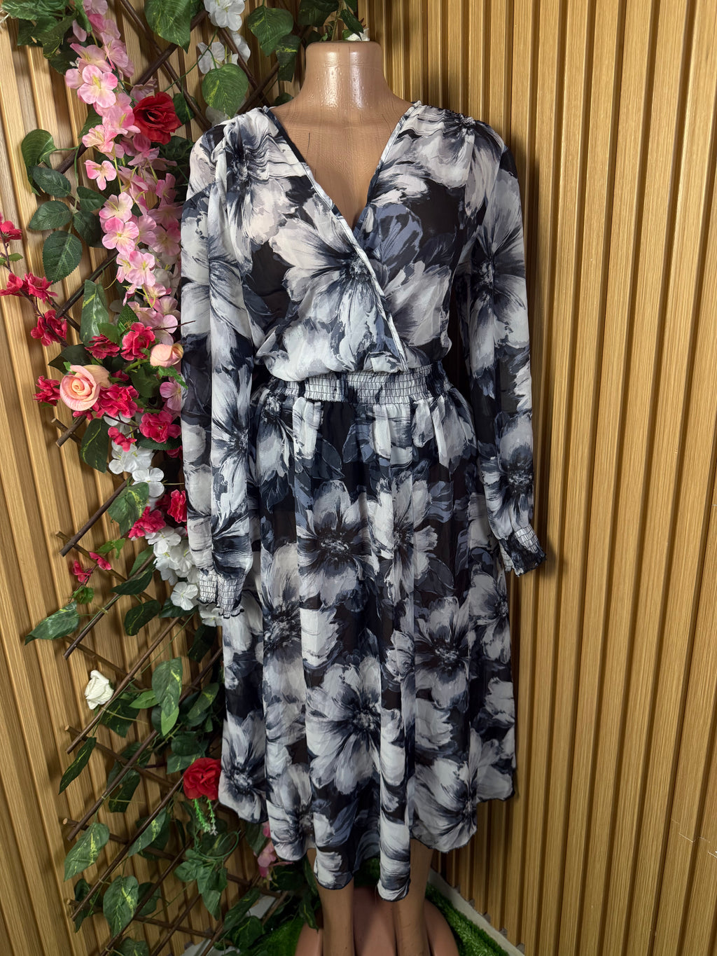 Robe évasée manches longues décolletée - Perluna Store