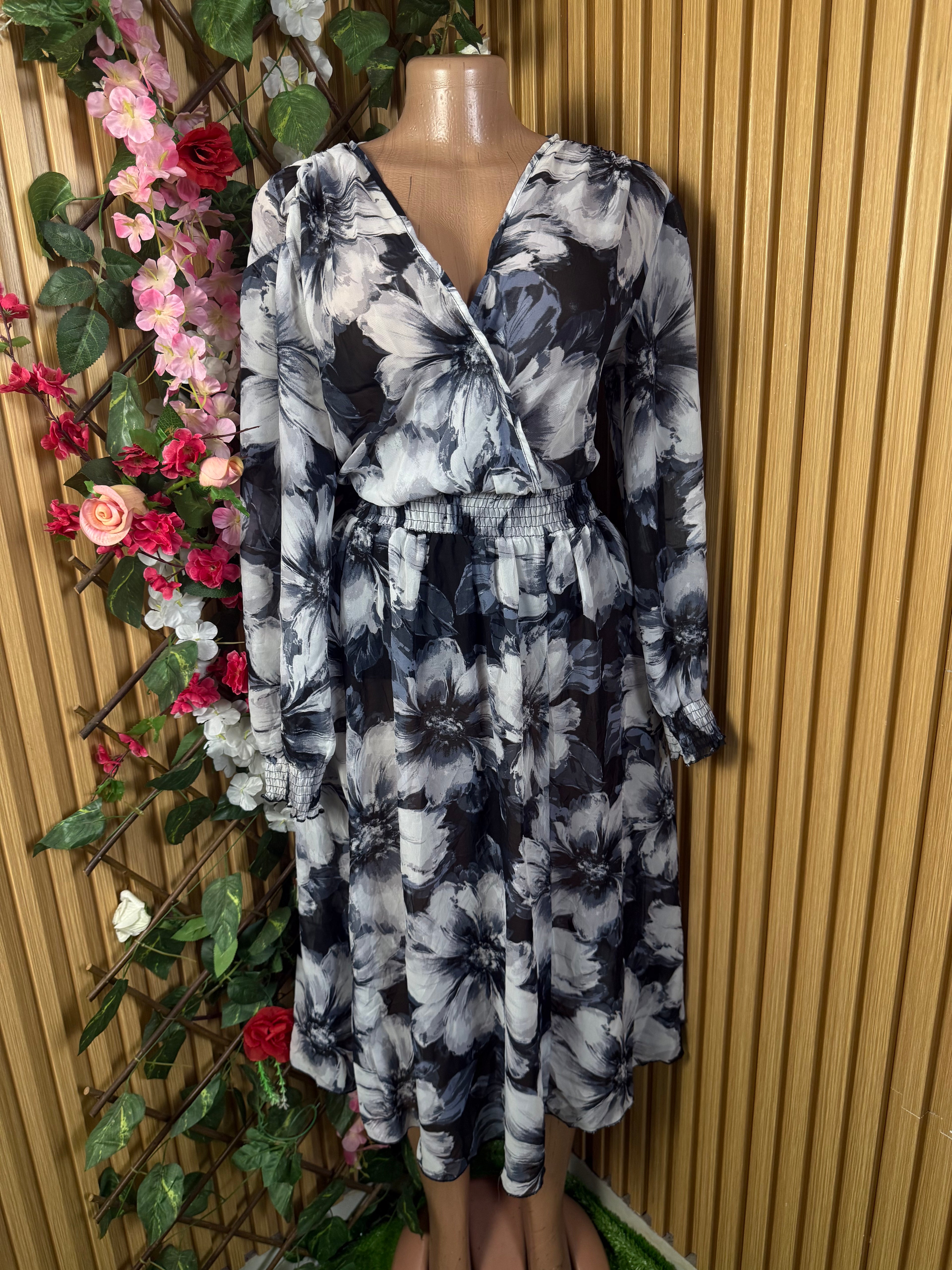 Robe évasée manches longues décolletée - Perluna Store