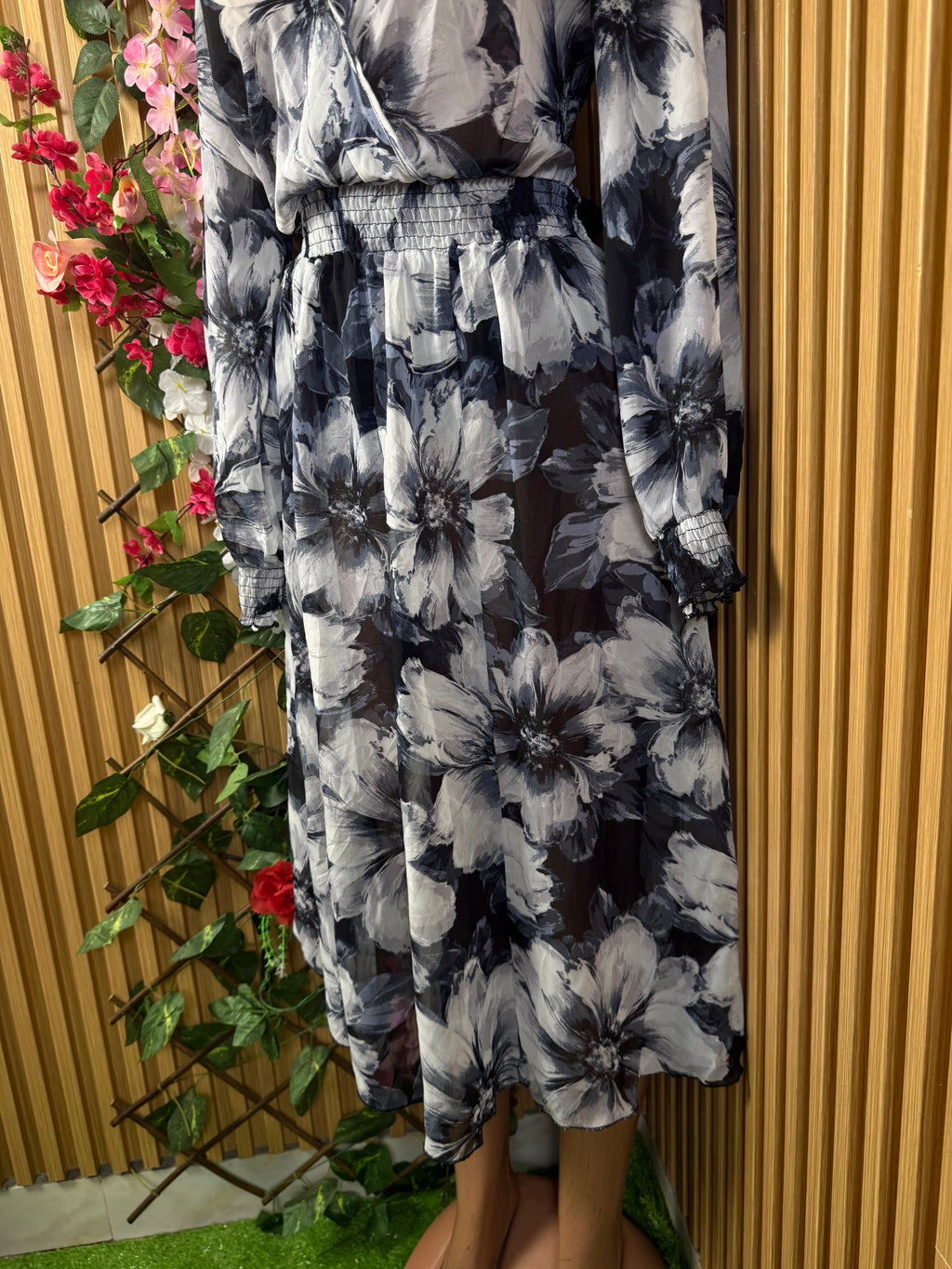 Robe évasée manches longues décolletée - Perluna Store