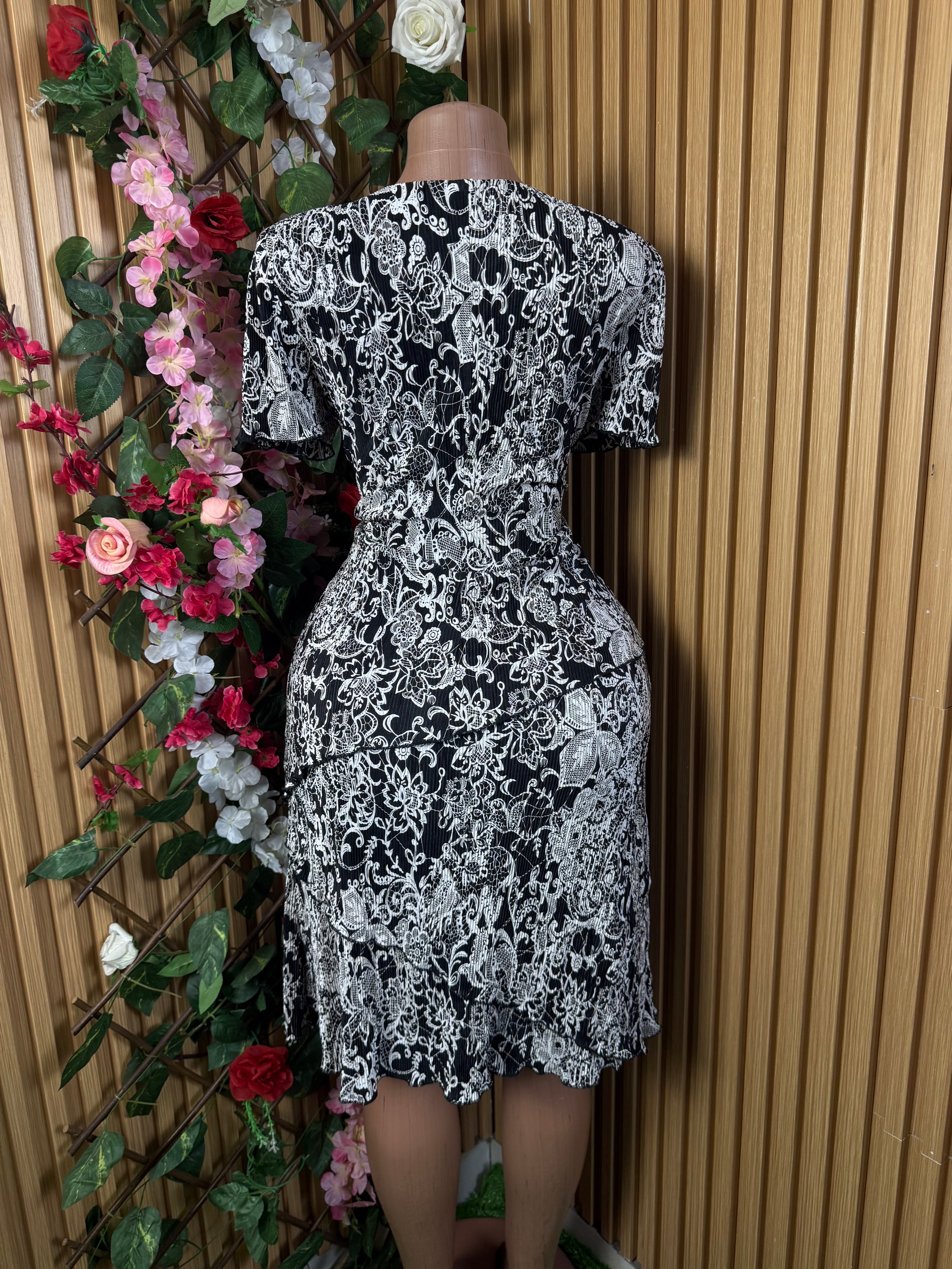 Robe droite élegante manches courtes décolletée - Perluna Store