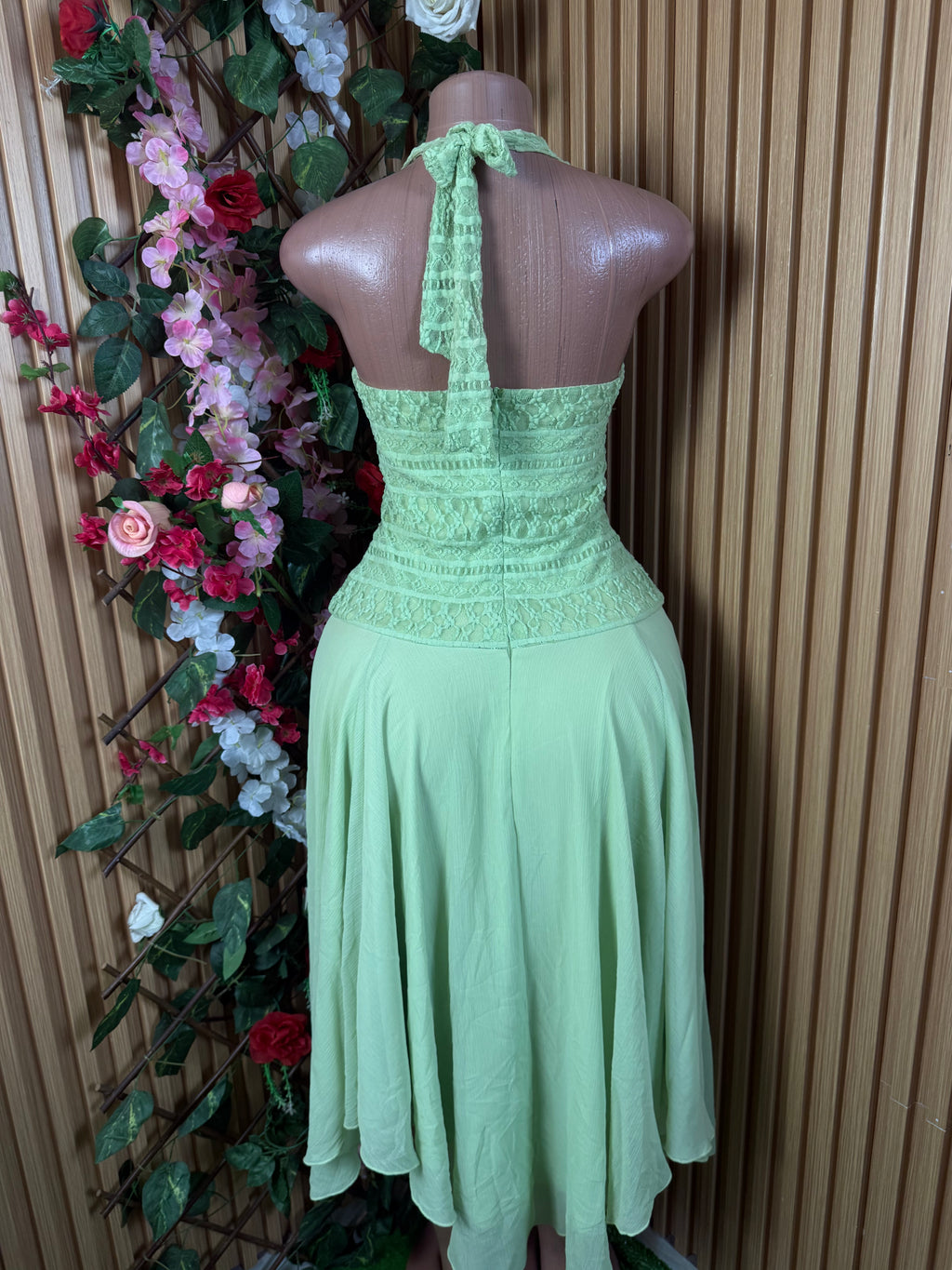 Robe évasée mi-longue sans manches décolletée - Perluna Store