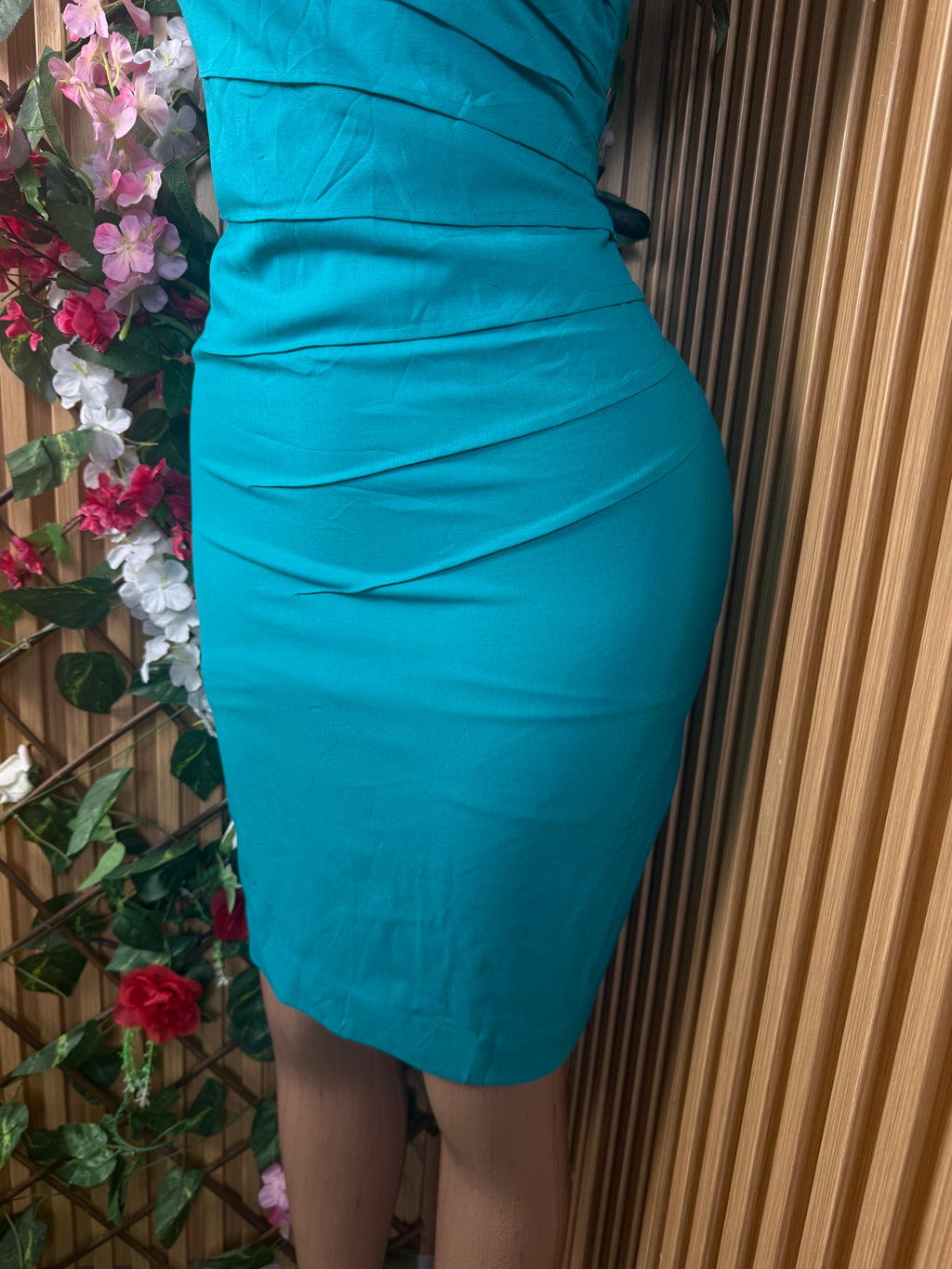 Robe moulante sans manchesdécolletée - Perluna Store