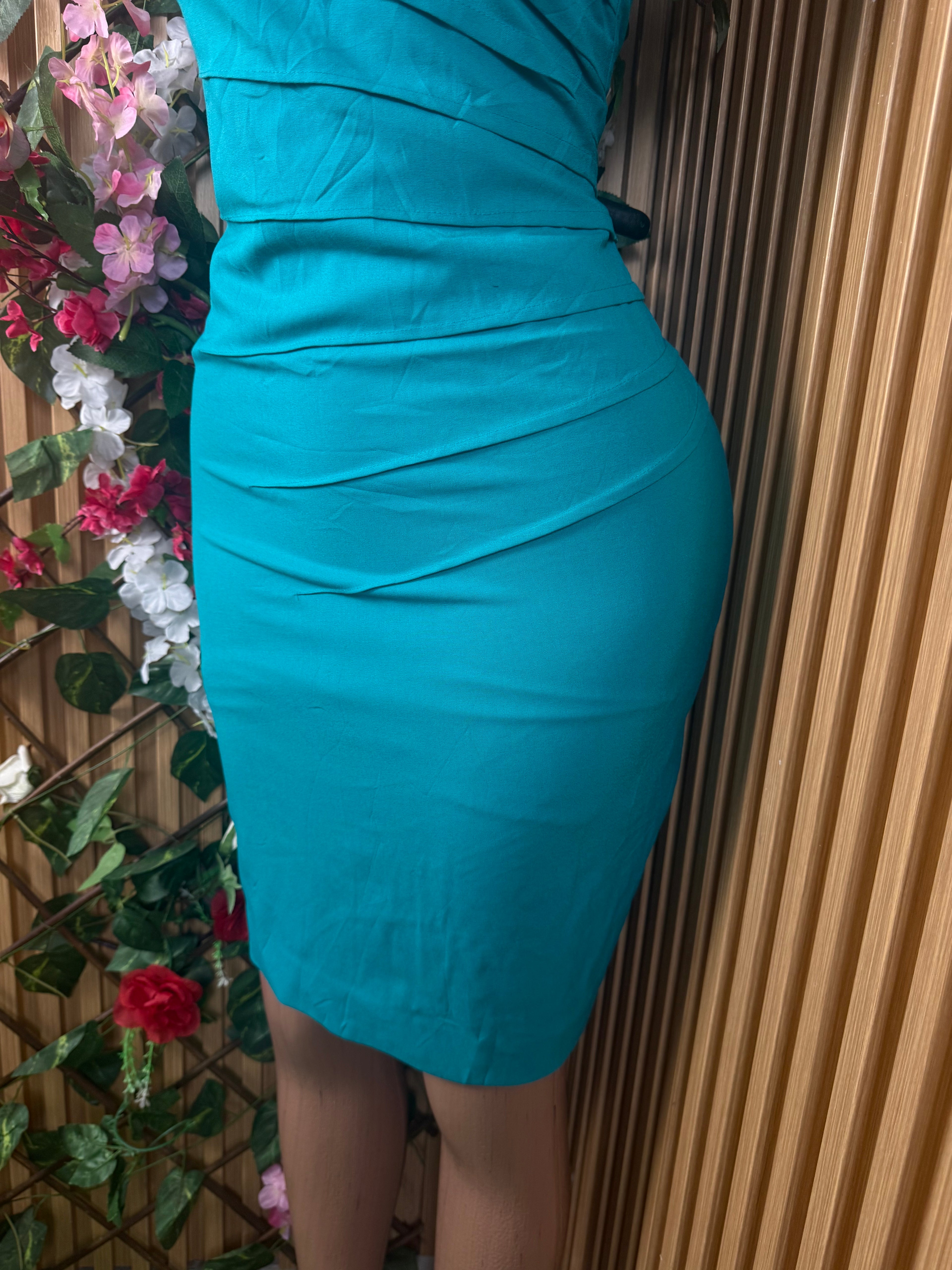 Robe moulante sans manchesdécolletée - Perluna Store