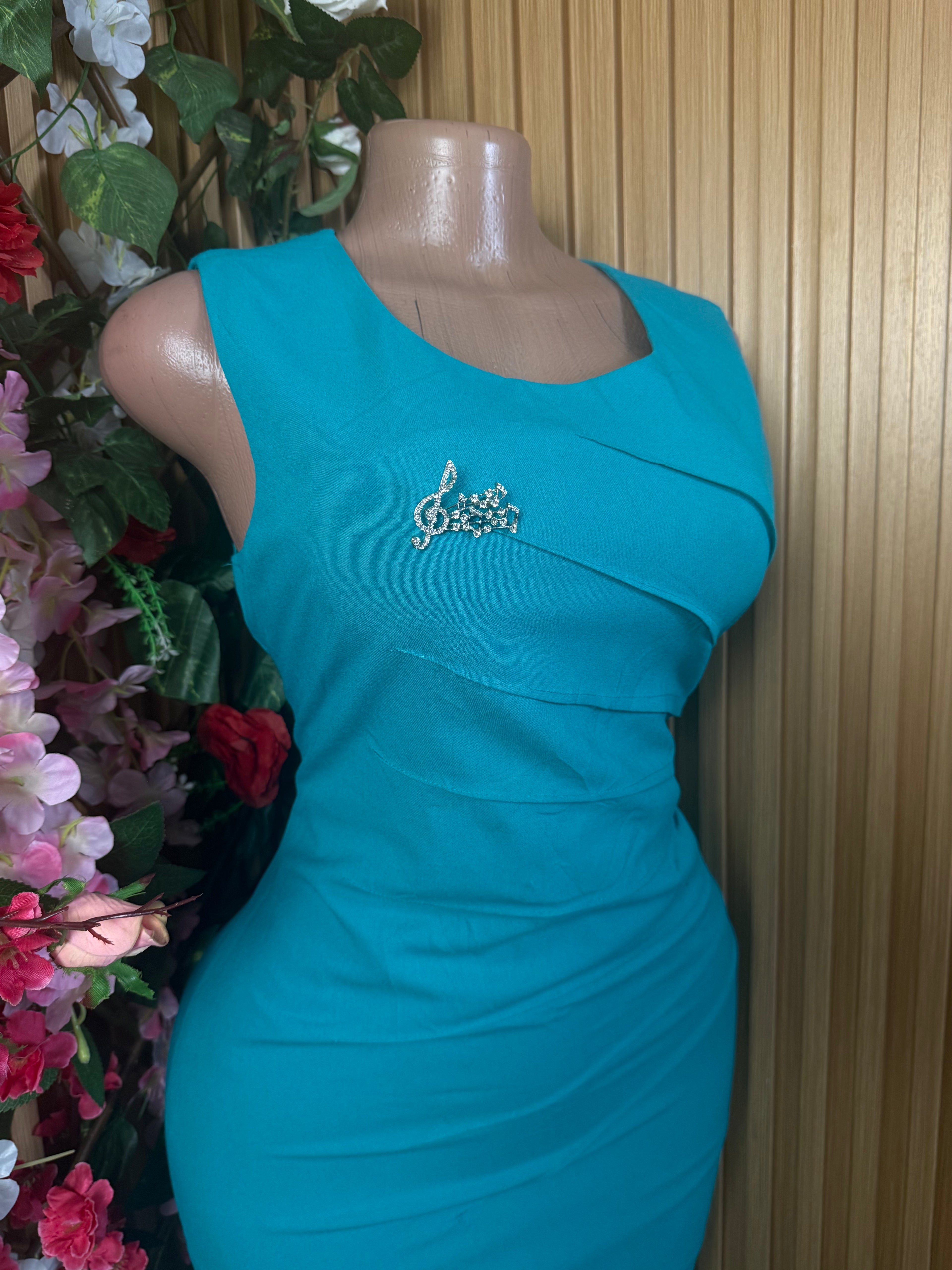 Robe moulante sans manchesdécolletée - Perluna Store