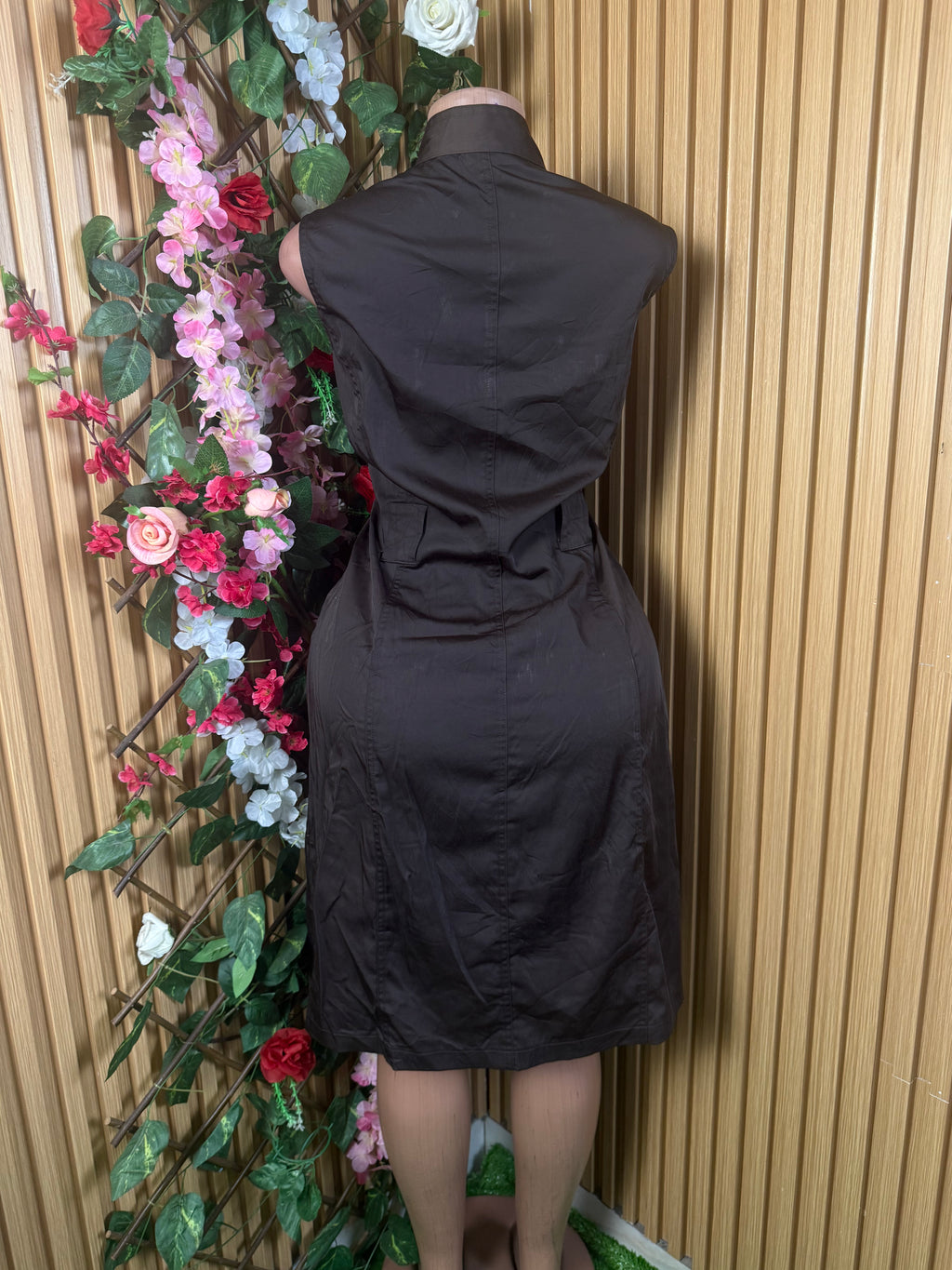Robe droite à  bouttons sans manches décolléctée - Perluna Store