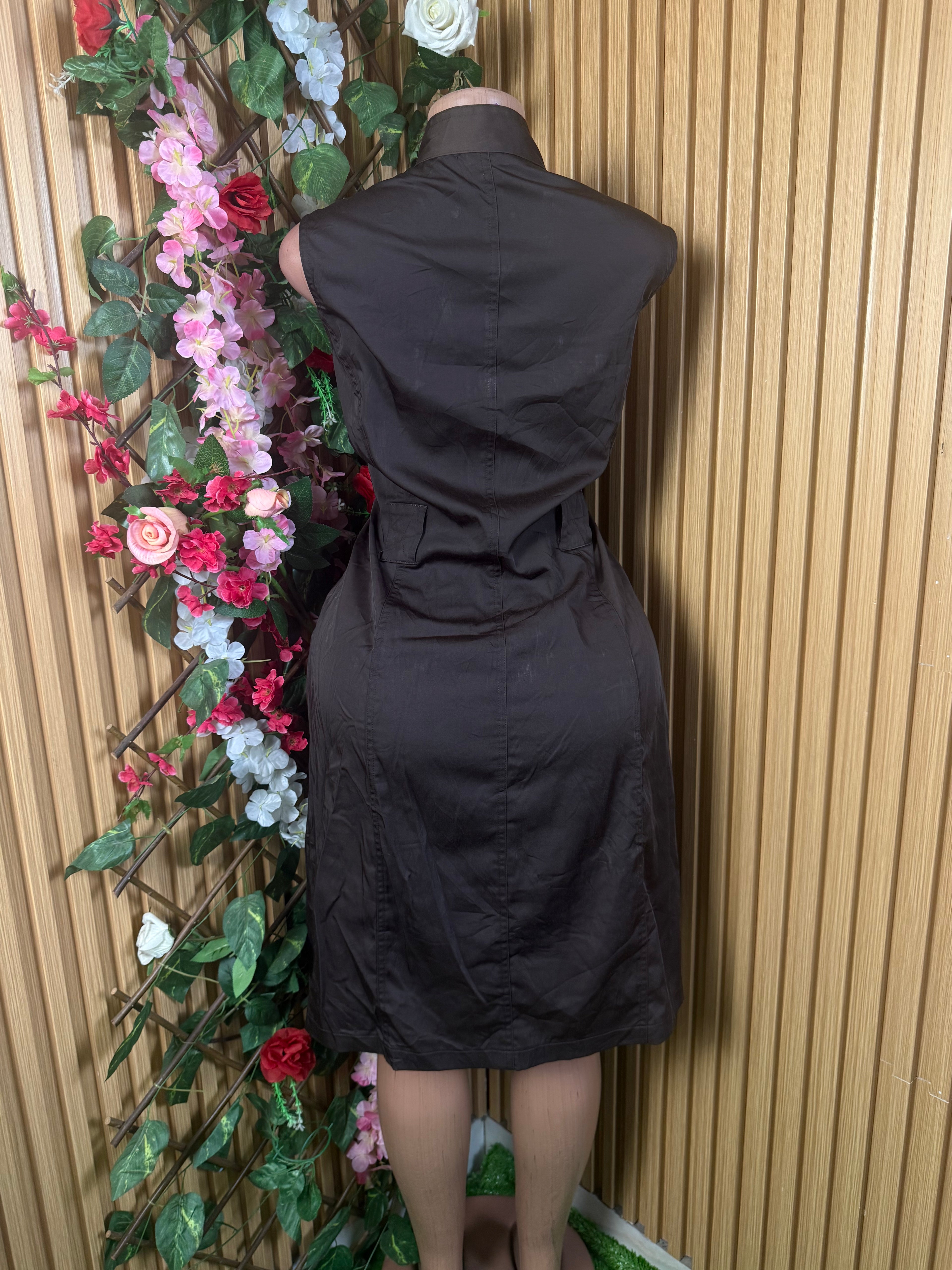 Robe droite à  bouttons sans manches décolléctée - Perluna Store