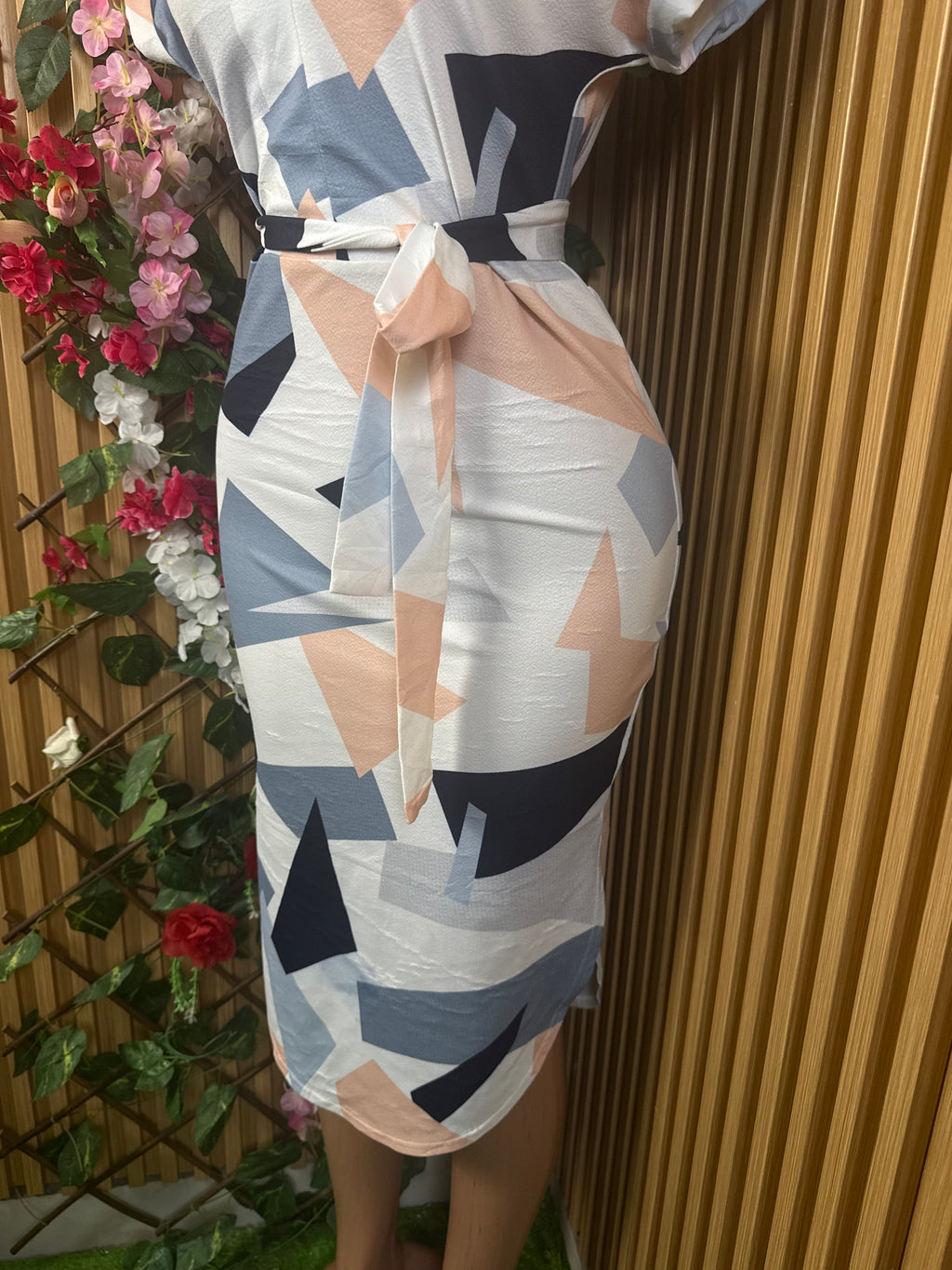 Robe moulante manches courtes décolletée - Perluna Store