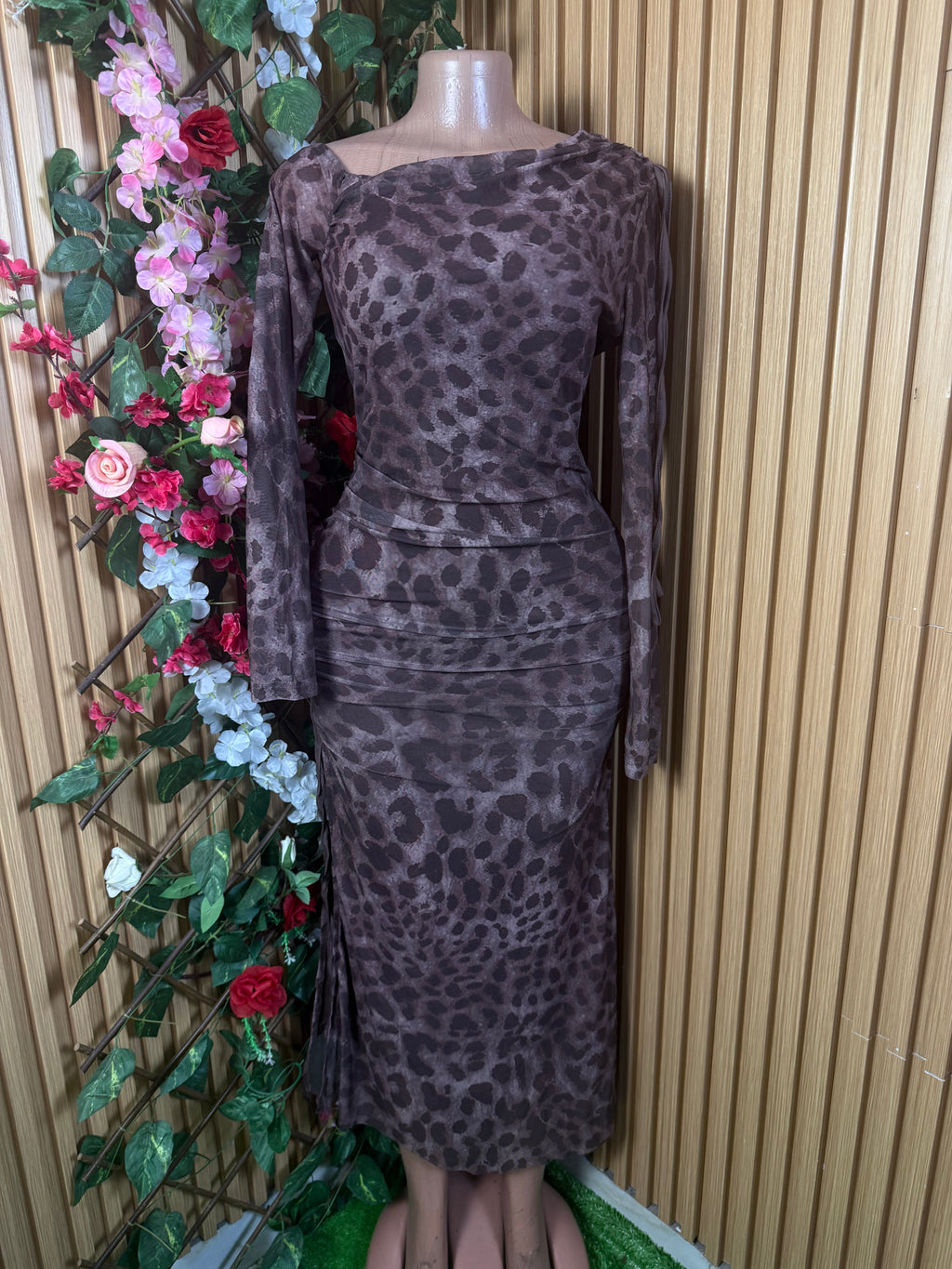 Robe moulante manches longue décolletée - Perluna Store