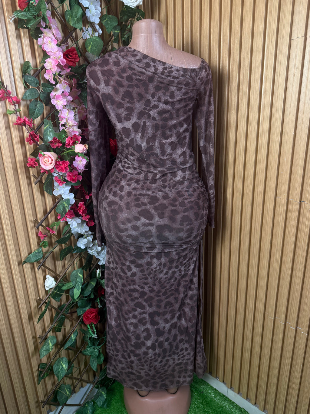 Robe moulante manches longue décolletée - Perluna Store