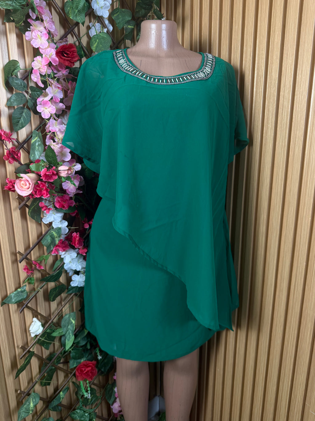 Robe évasée sans manches décolletée - Perluna Store
