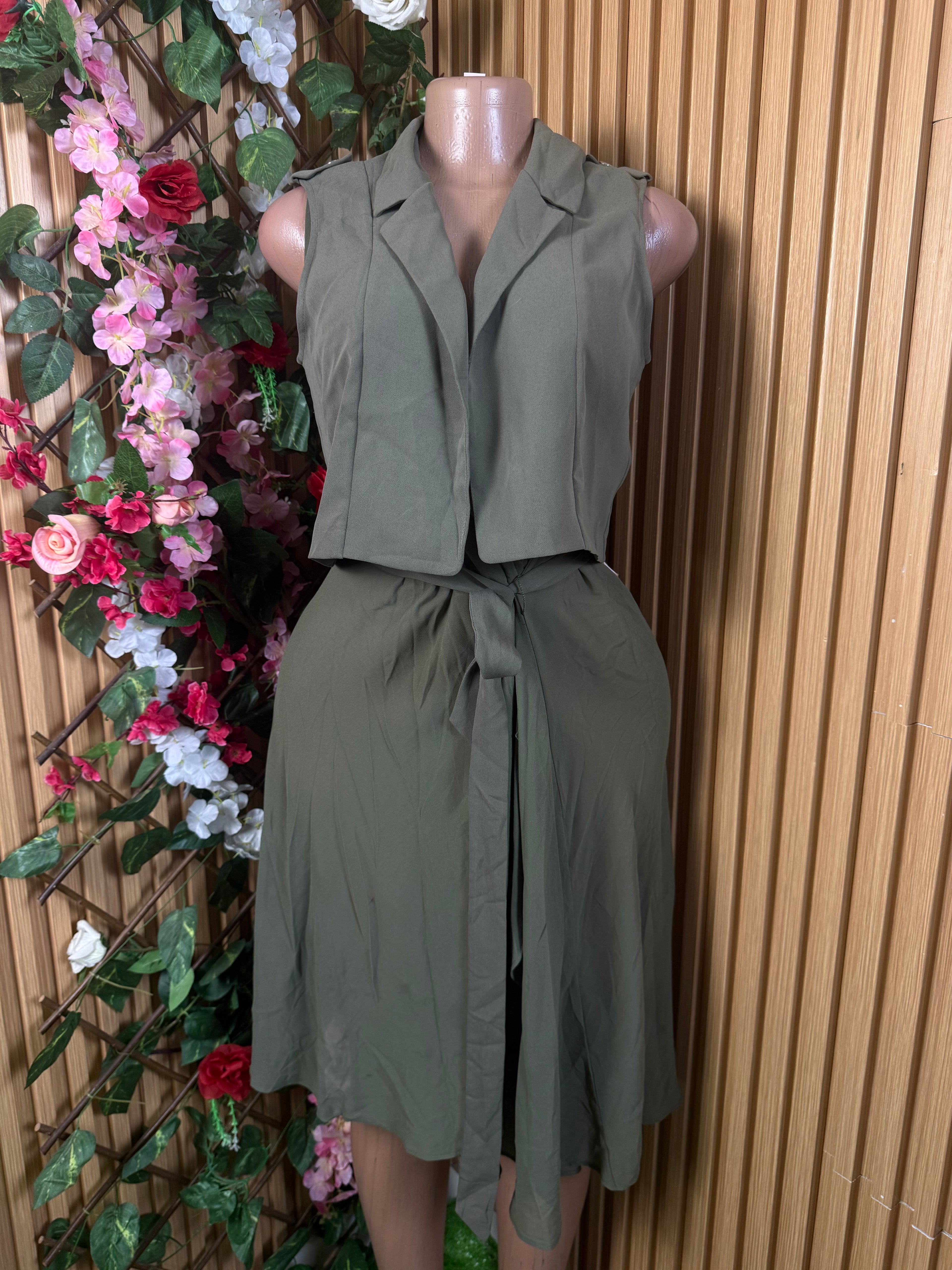 Robe élégante stylée sans manches ceintrée - Perluna Store