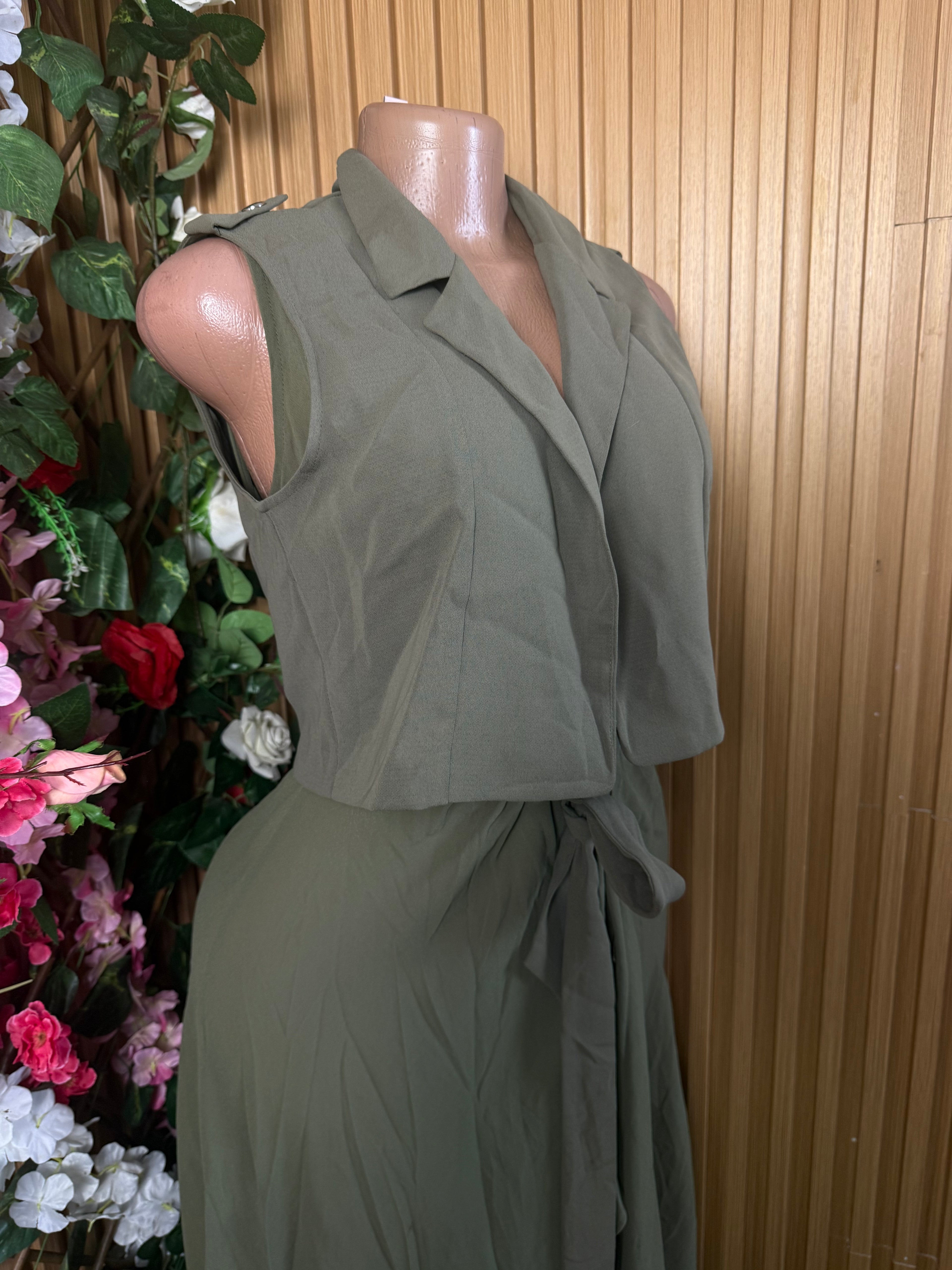 Robe élégante stylée sans manches ceintrée - Perluna Store