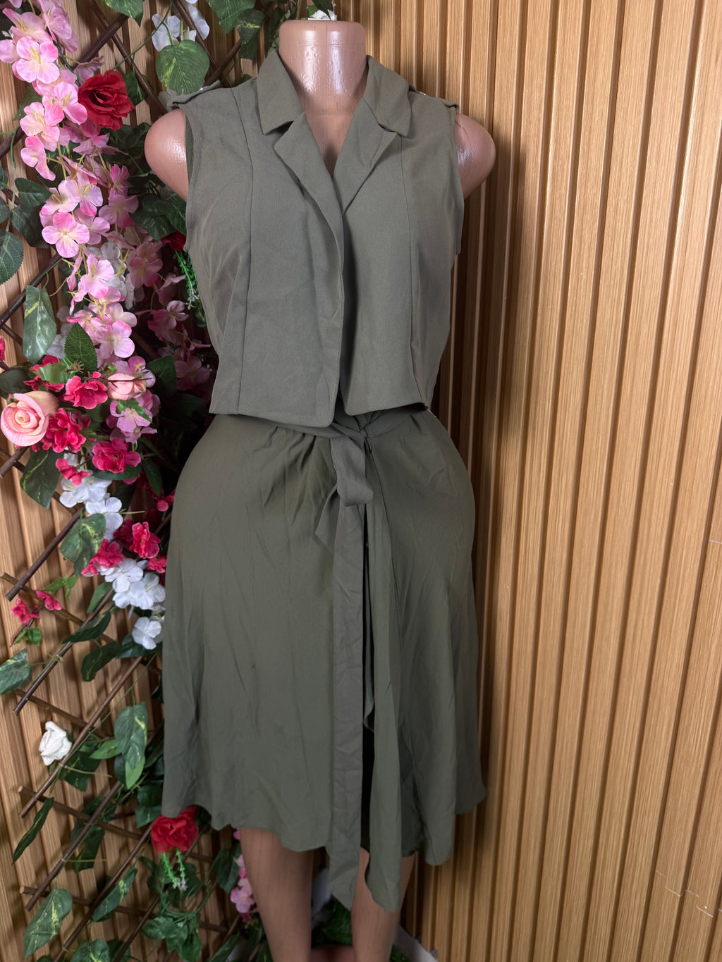 Robe élégante stylée sans manches ceintrée - Perluna Store