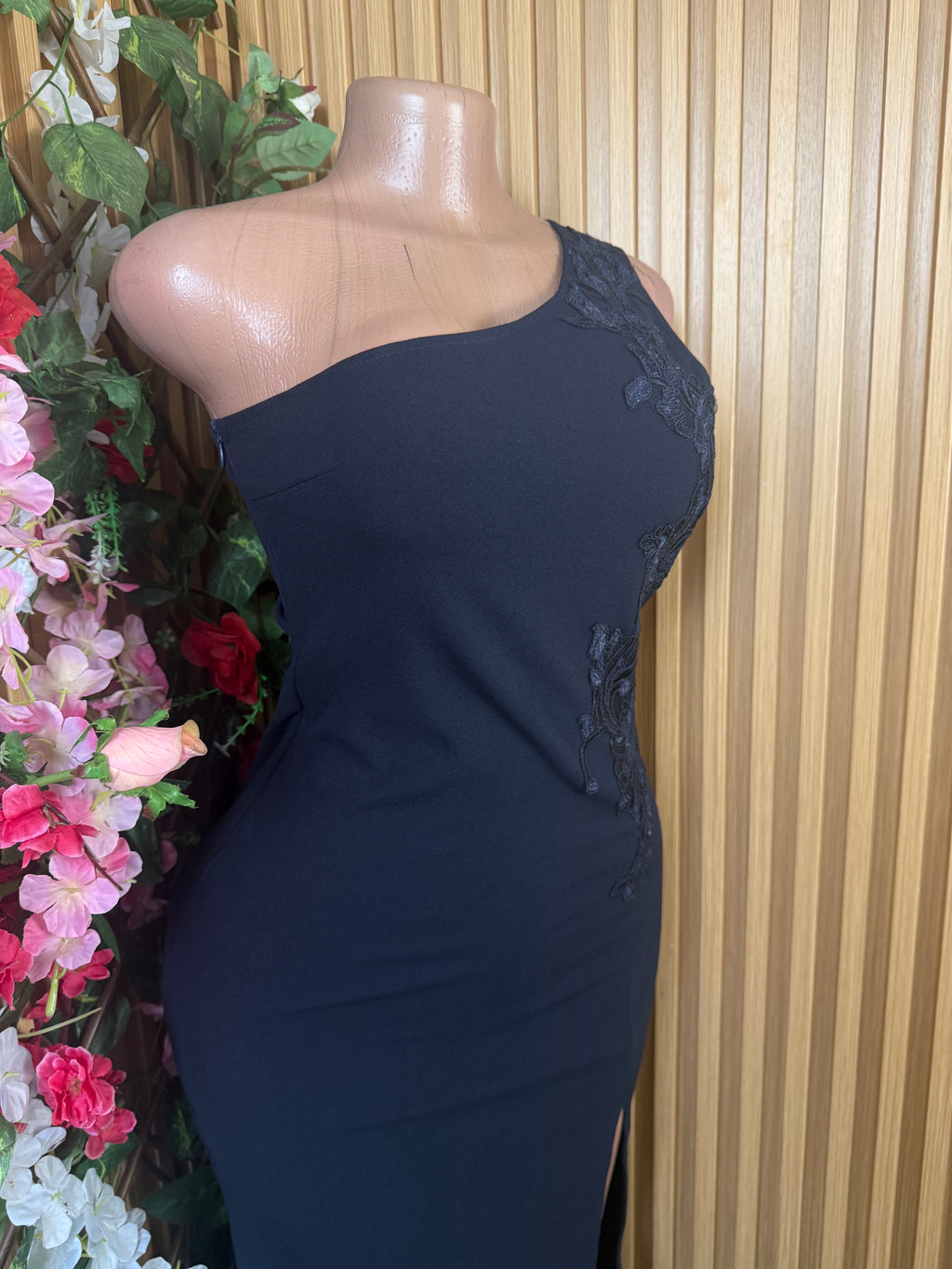 Robe moulante à une épaule avec fente - Perluna Store