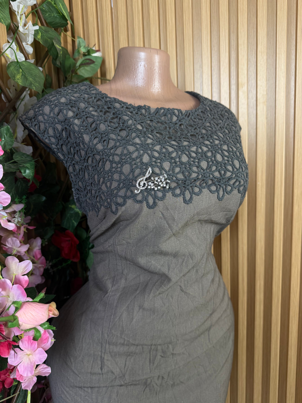 Robe droite stylée sans manches drapée - Perluna Store