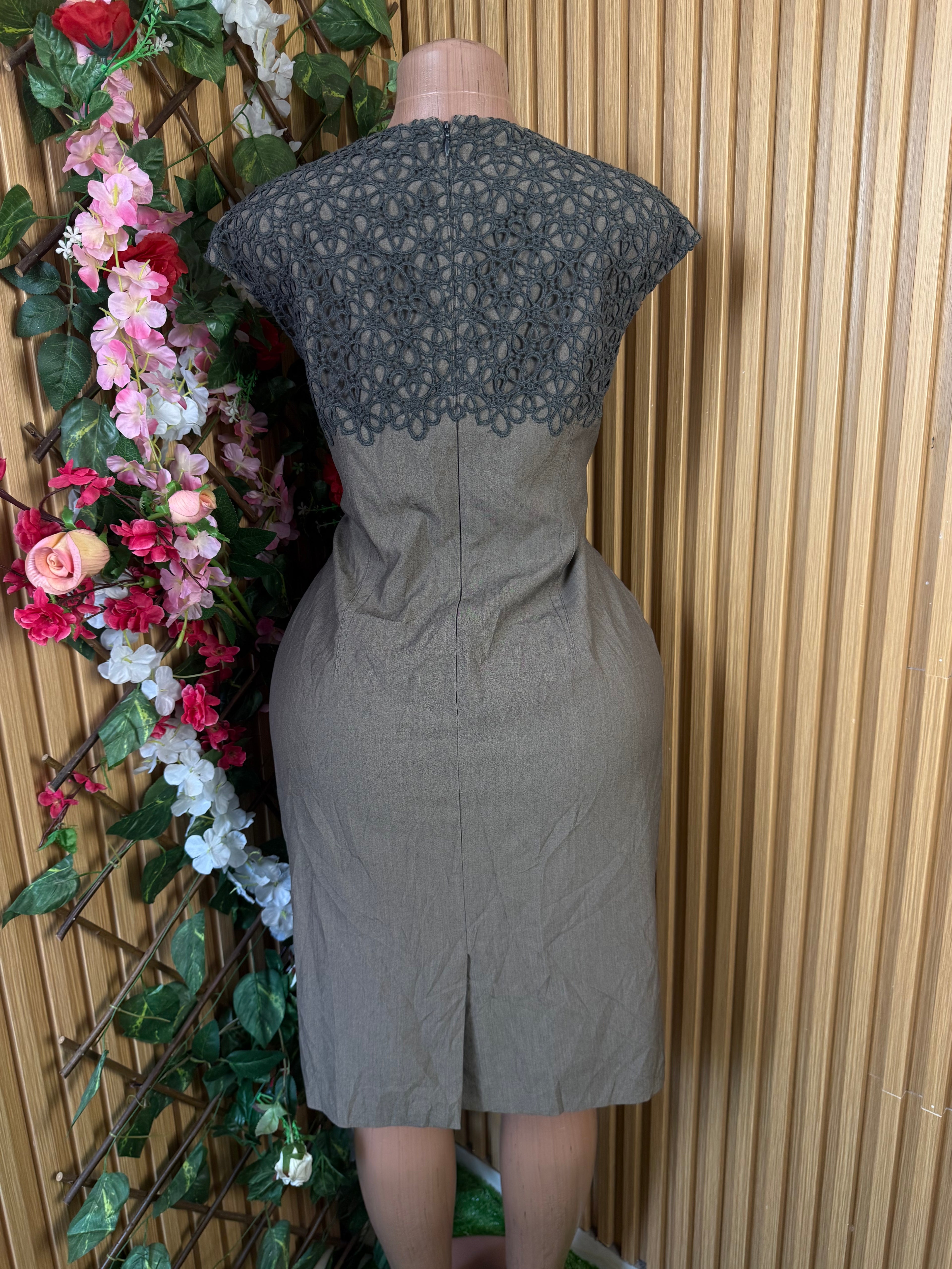 Robe droite stylée sans manches drapée - Perluna Store