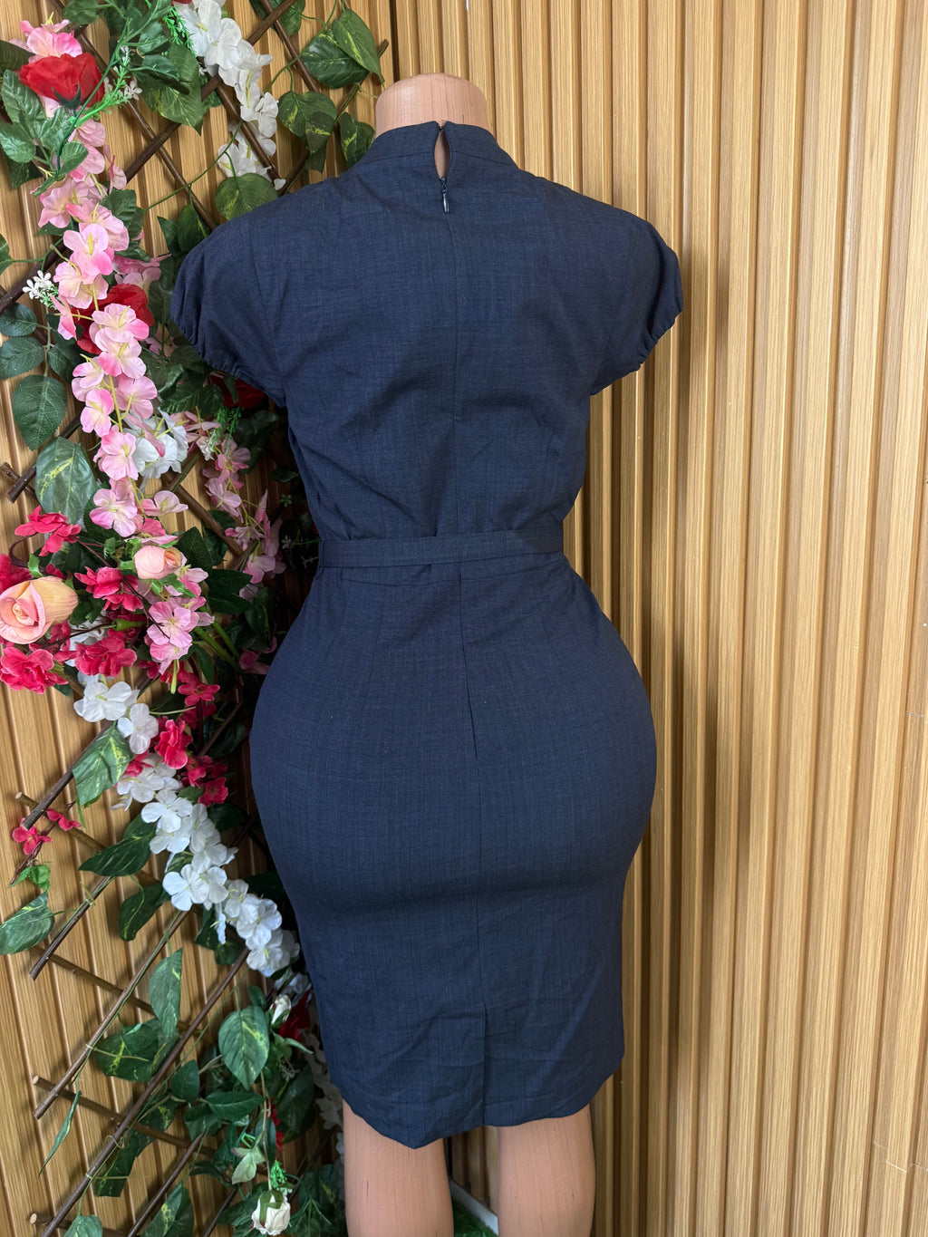 Robe moulante manches courtes décolletée - Perluna Store