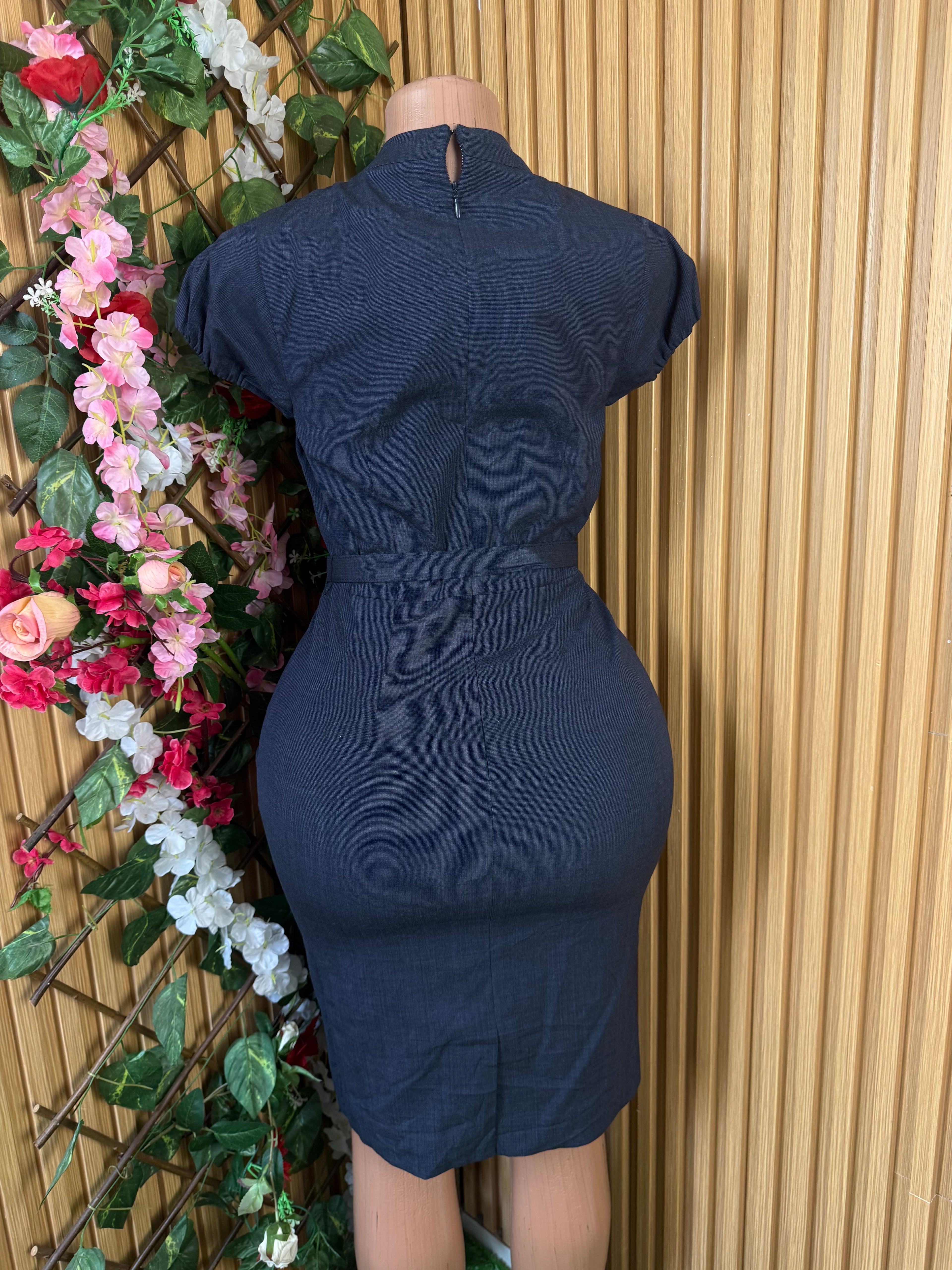Robe moulante manches courtes décolletée - Perluna Store