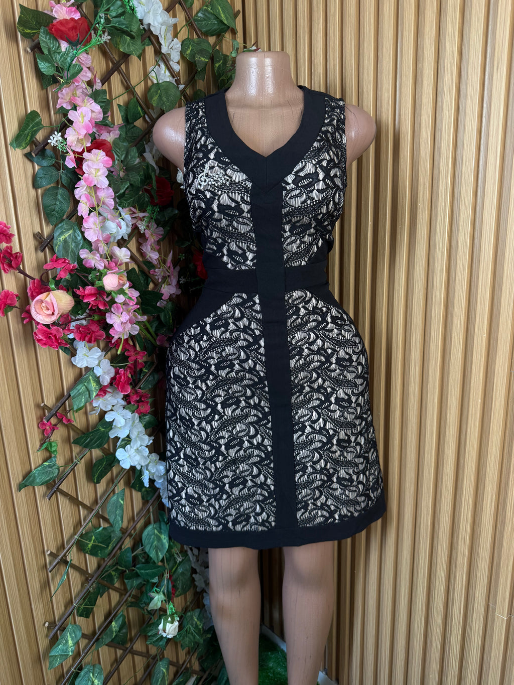 Robe droite sans manches décolletée - Perluna Store