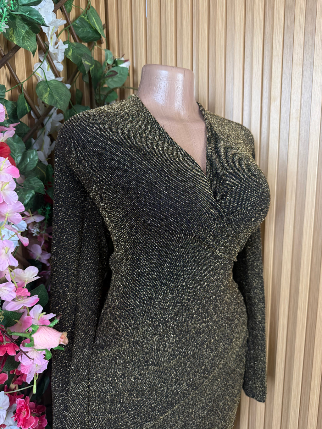 Robe moulante manches longues col V - Perluna Store