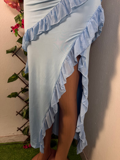 Robe moulante à fente asymétrique