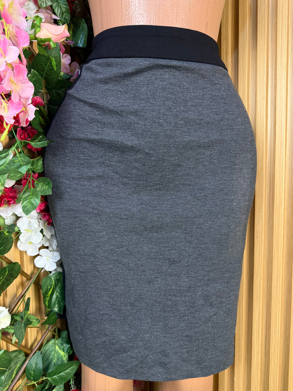 Jupe droite midi de couleur grise - Perluna Store