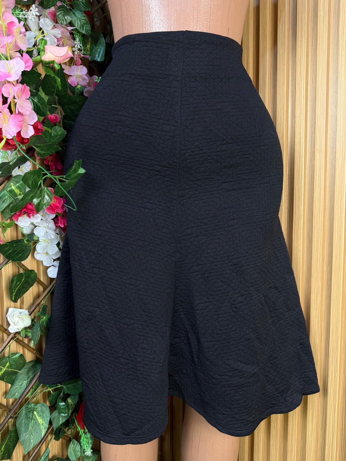 Jupe  évasée de couleur noir - Perluna Store