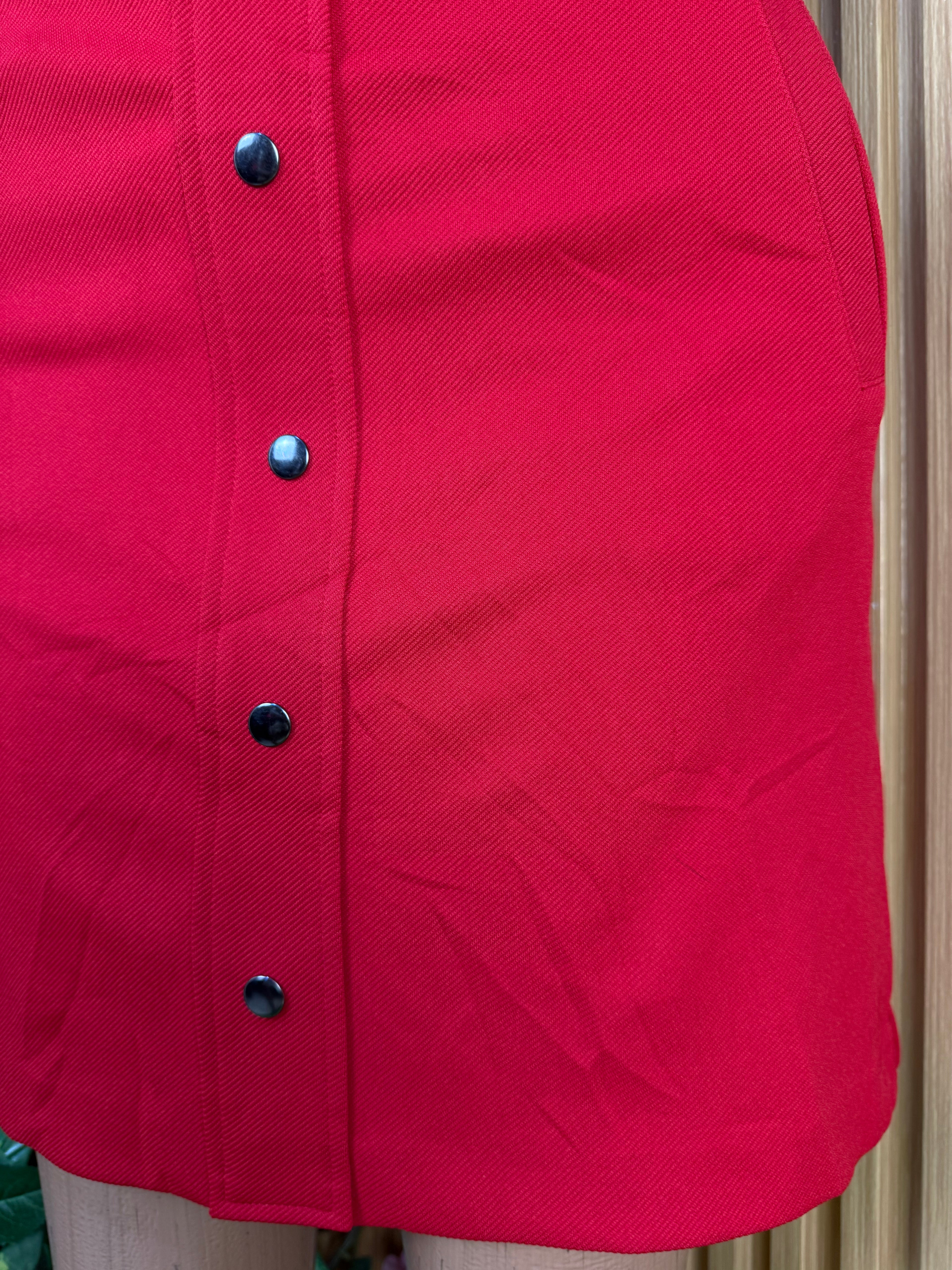Jupe droite croisée avec boutons couleur rose
