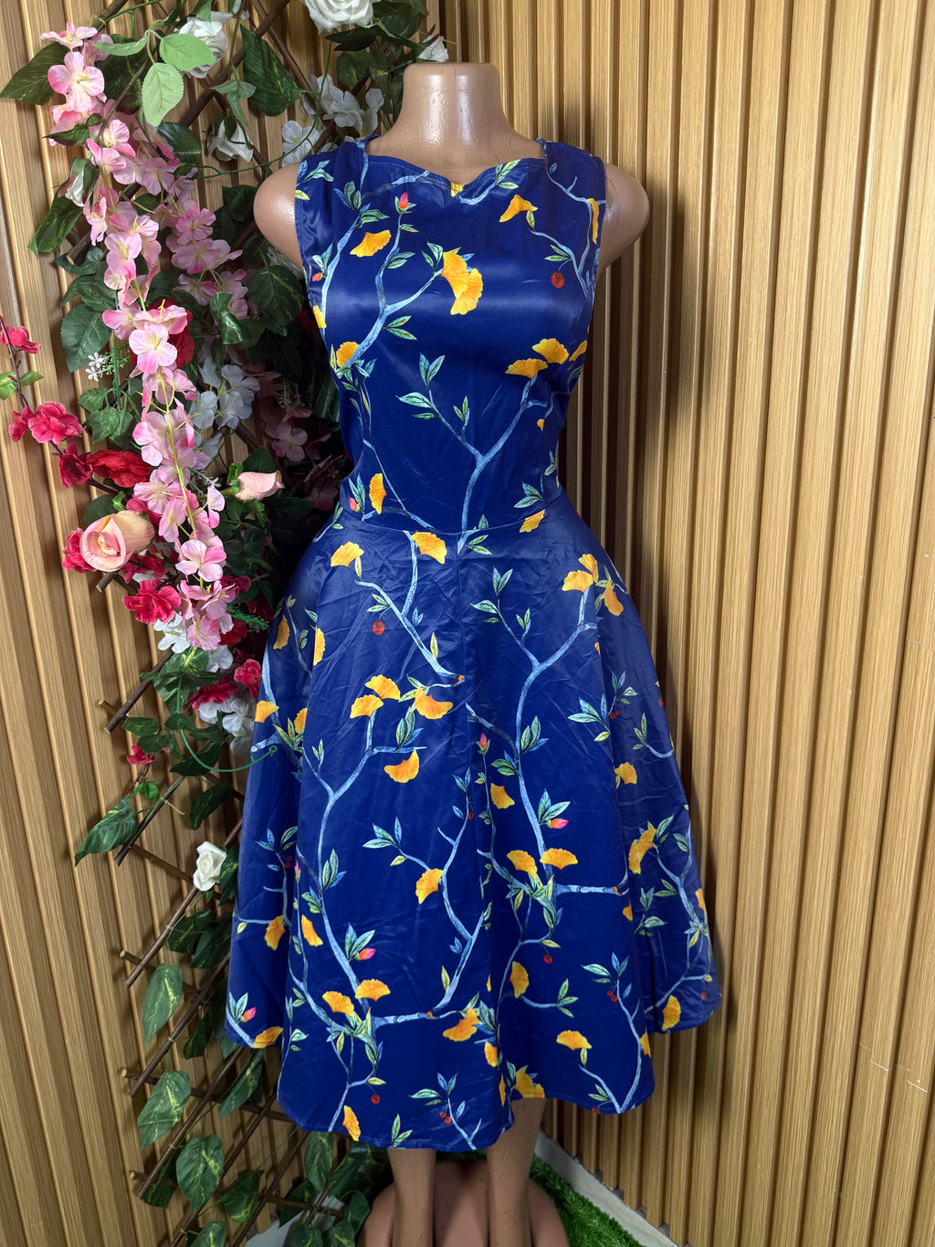Robe évasée sans manches décolletée - Perluna Store