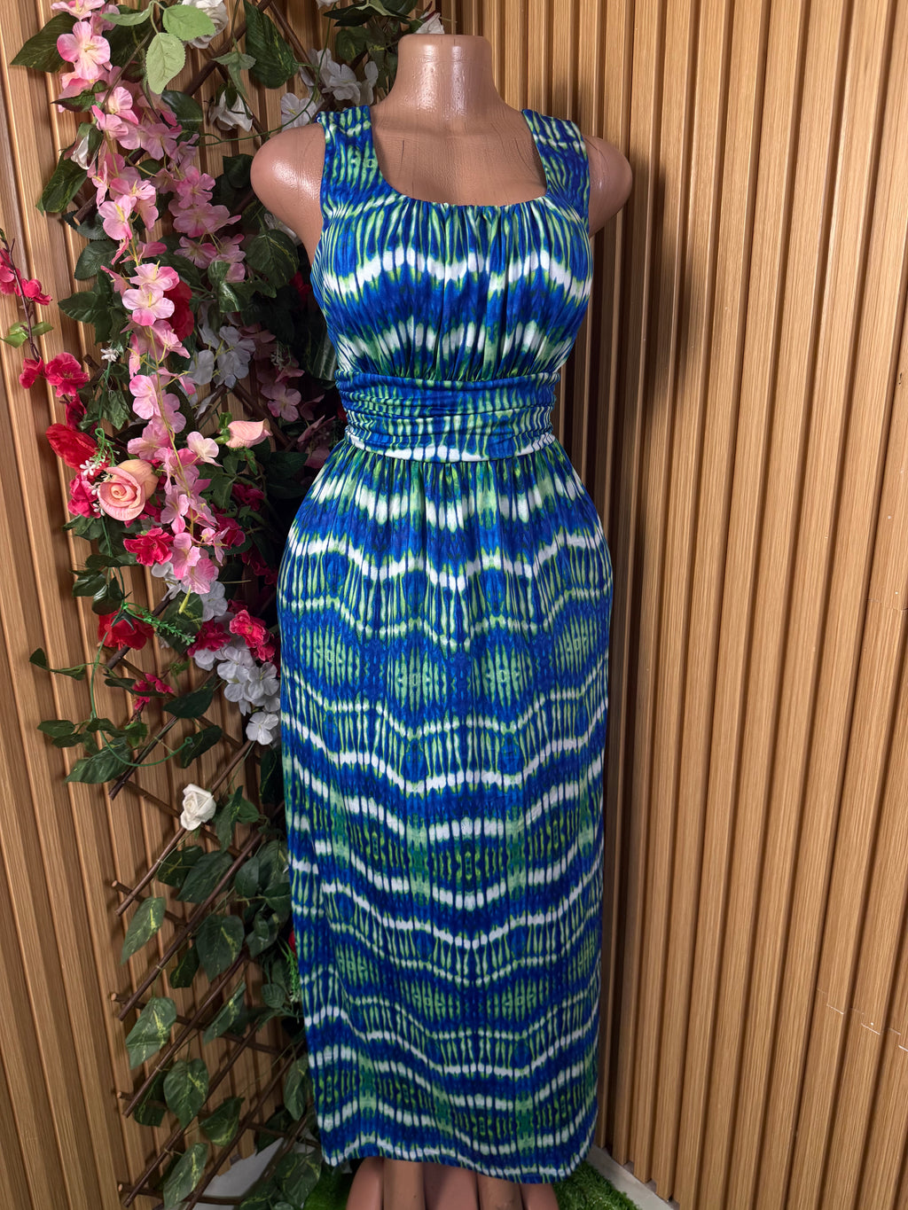 Robe moulante longue à fines bretelles col carré - Perluna Store