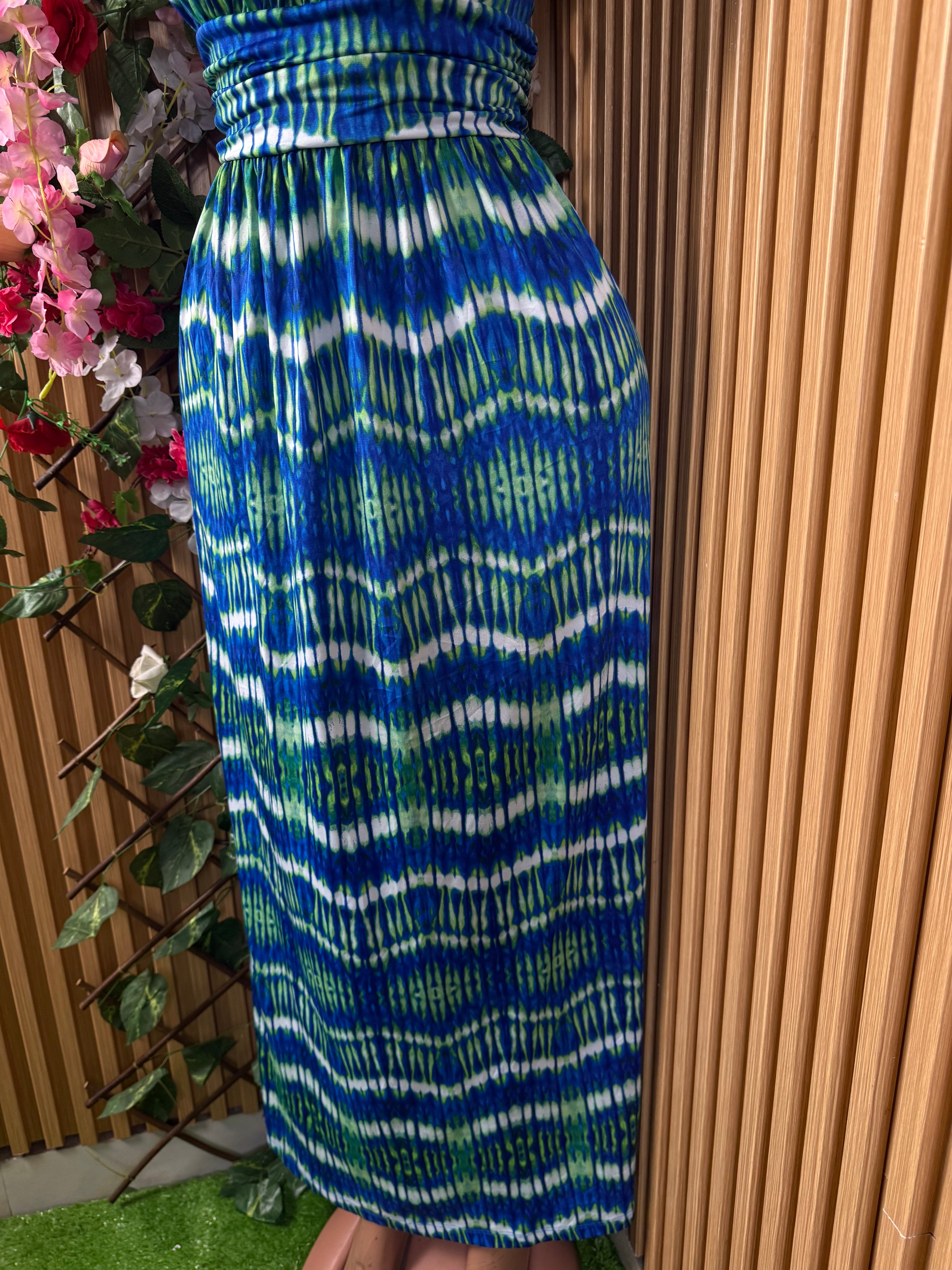 Robe moulante longue à fines bretelles col carré - Perluna Store