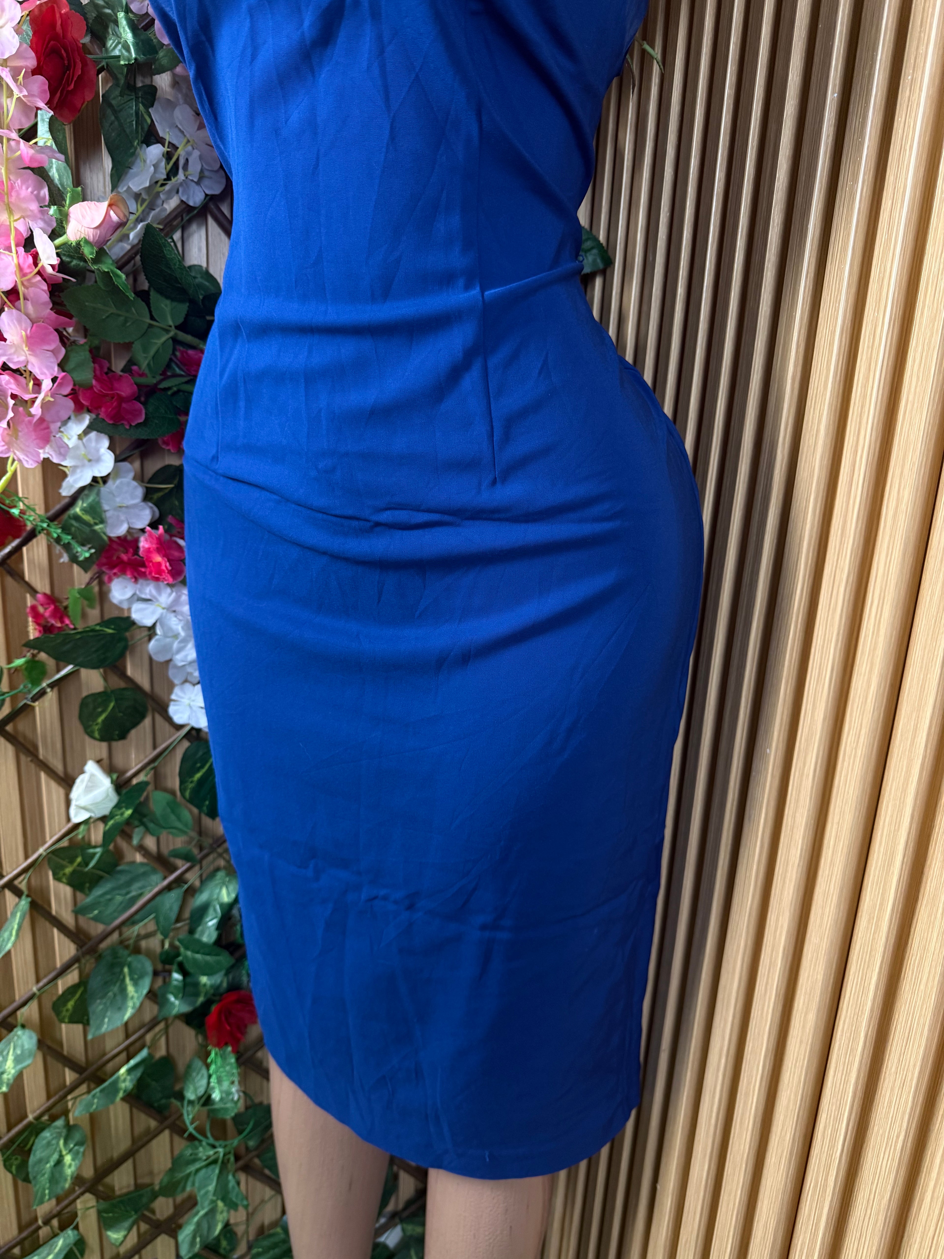 Robe droite sans manches décolletée - Perluna Store