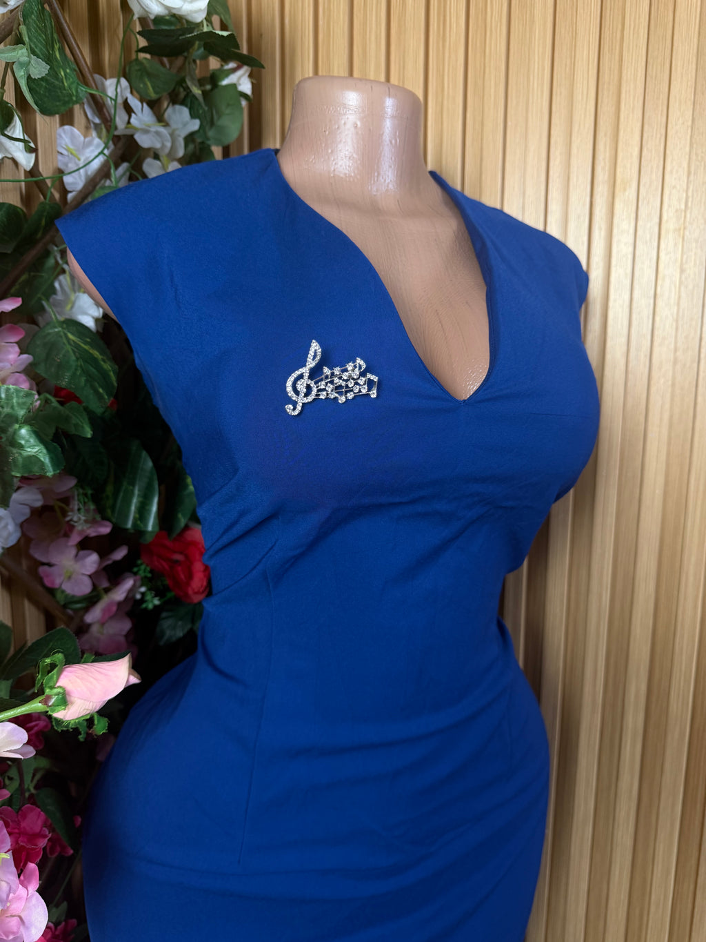 Robe droite sans manches décolletée - Perluna Store