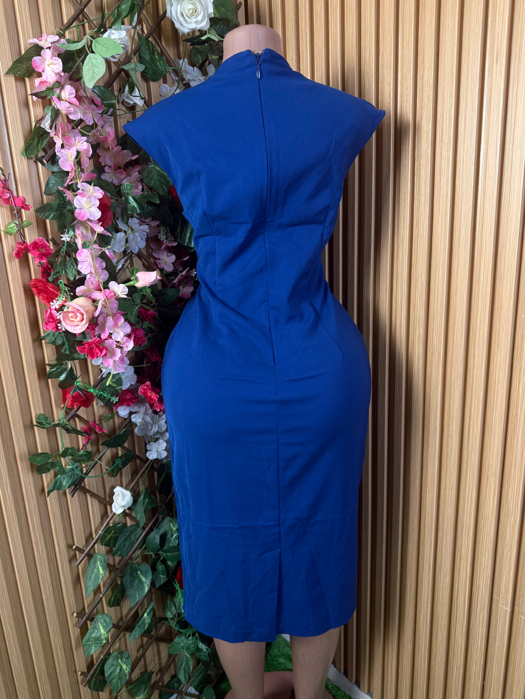 Robe droite sans manches décolletée - Perluna Store